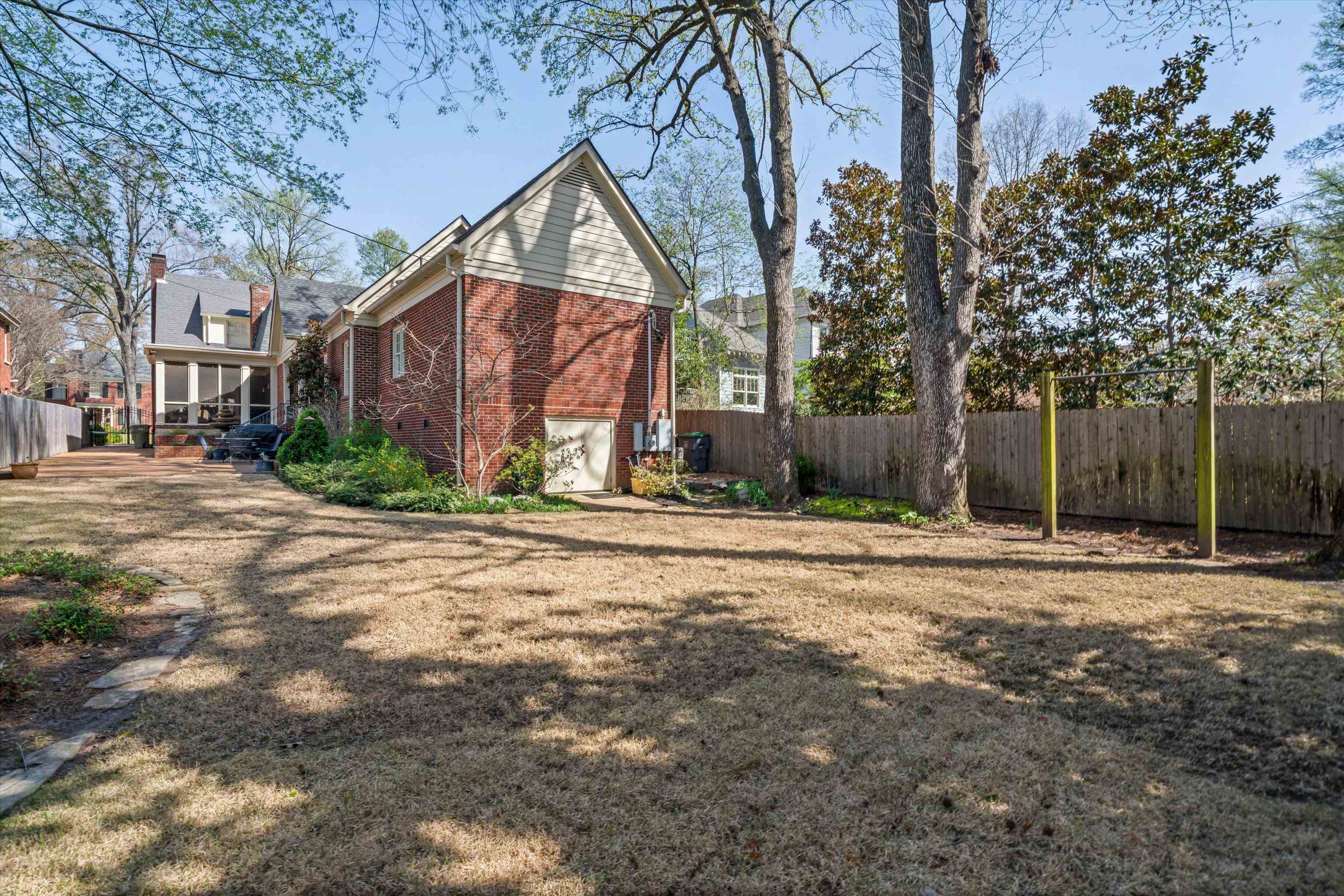 2235 JEFFERSON AVE