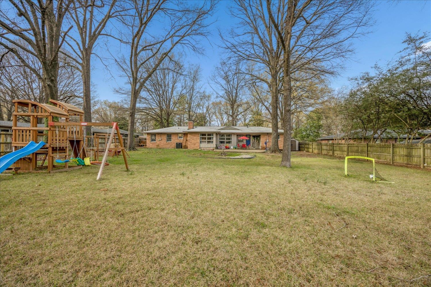 4251 WOODCREST DR