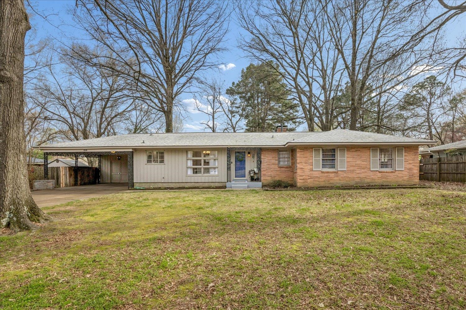 4251 WOODCREST DR