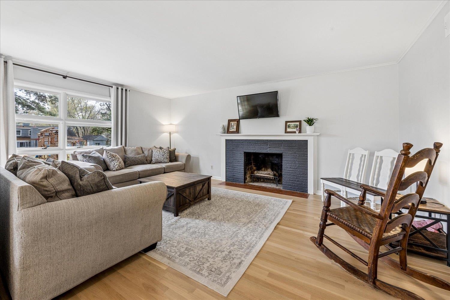 4251 WOODCREST DR