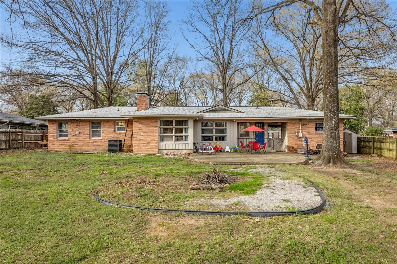 4251 WOODCREST DR