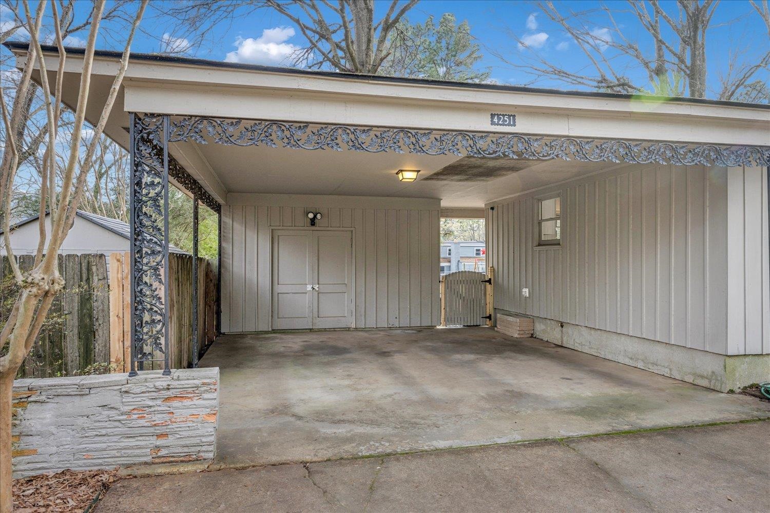 4251 WOODCREST DR