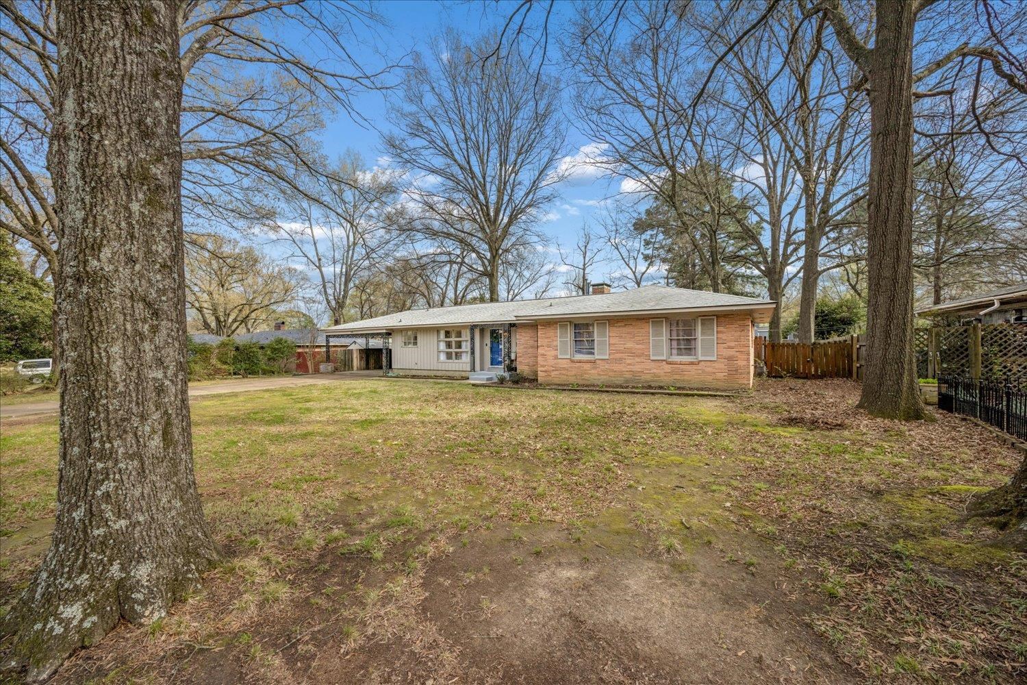 4251 WOODCREST DR