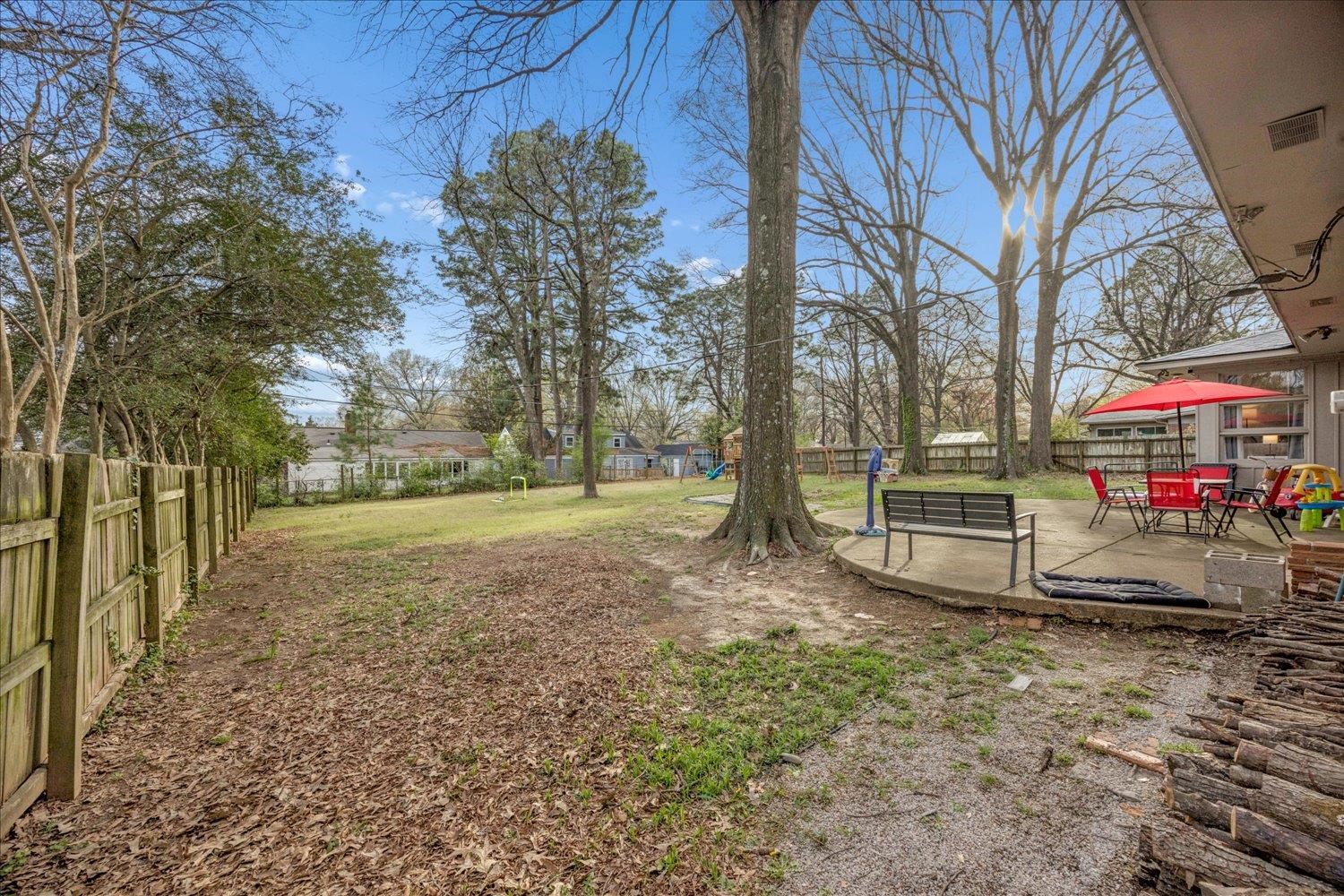 4251 WOODCREST DR