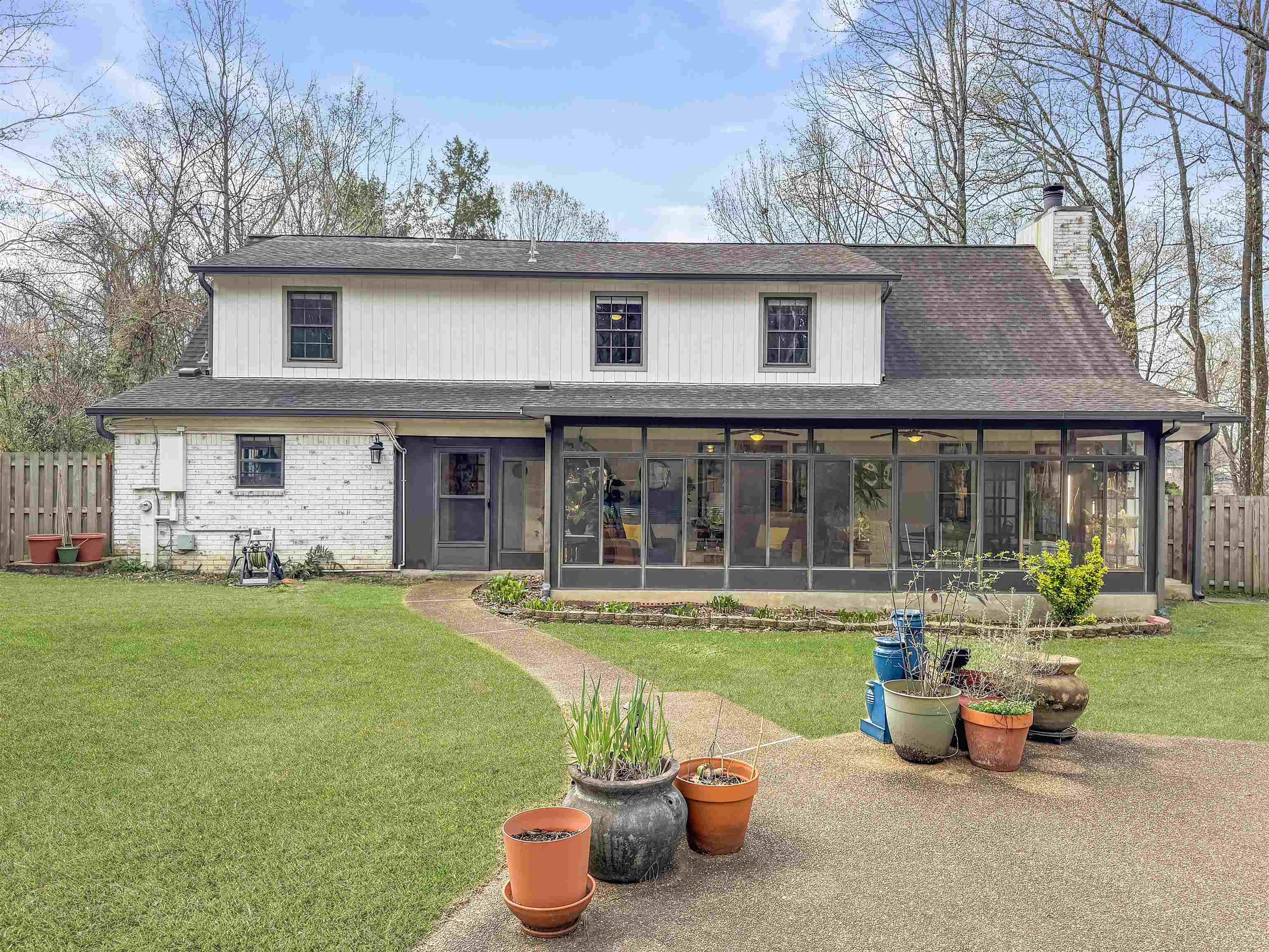 6344 FERNCREST DR