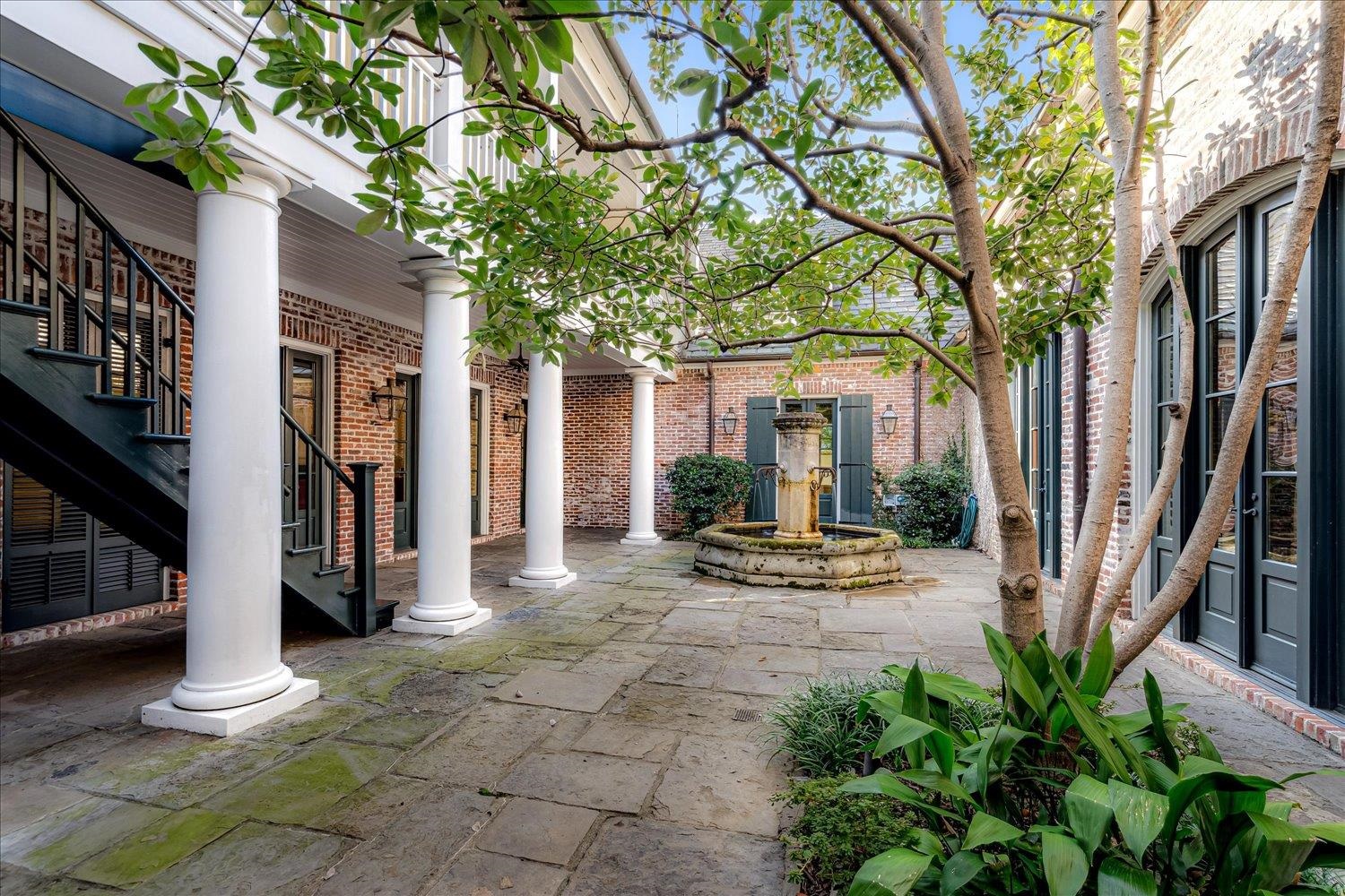 202 CLOISTER GREEN LN