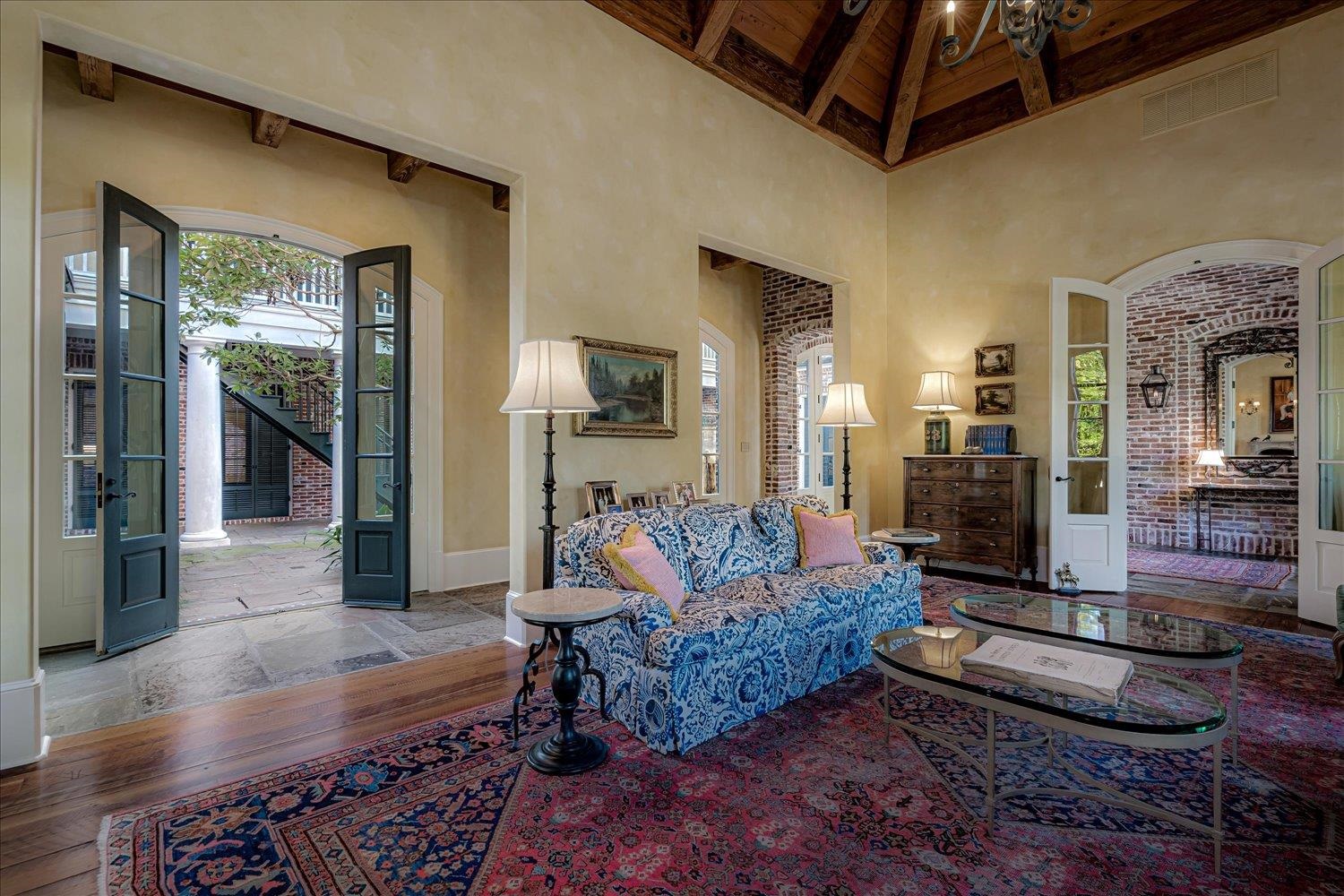202 CLOISTER GREEN LN