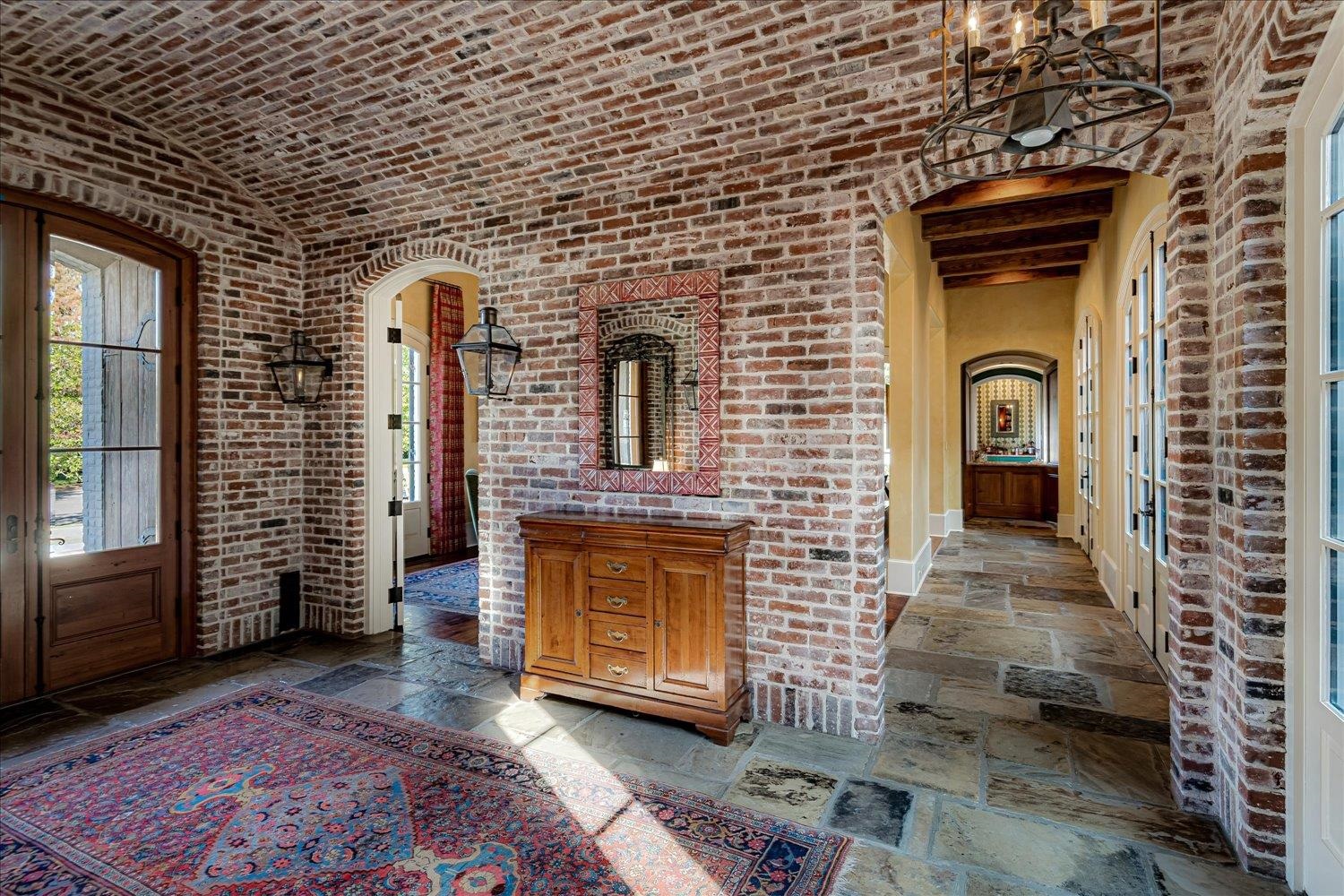 202 CLOISTER GREEN LN