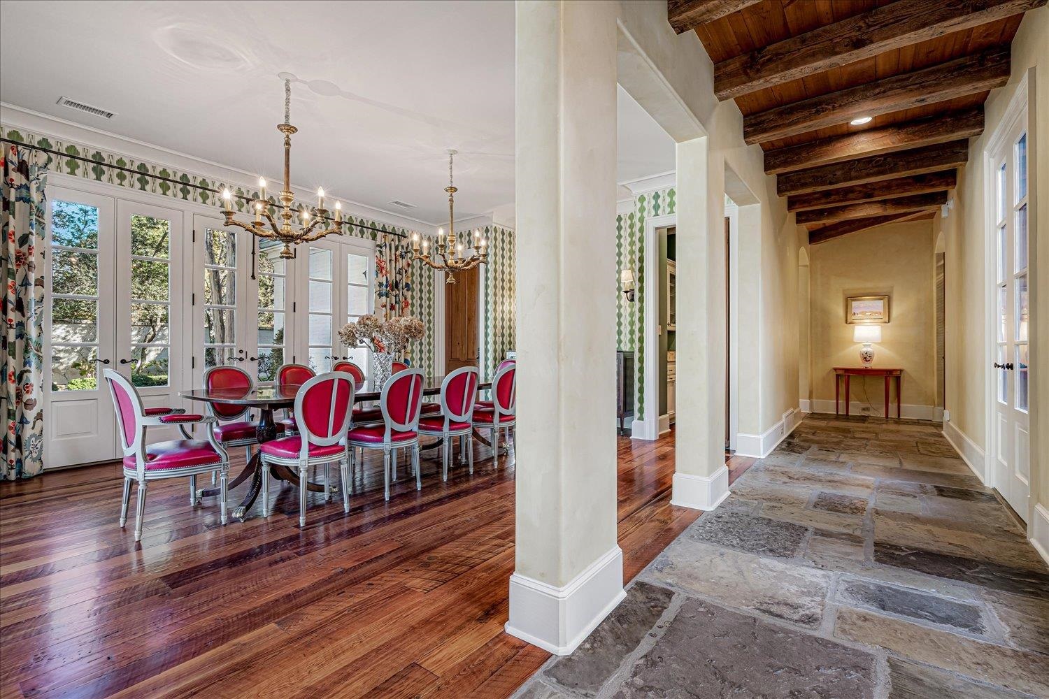202 CLOISTER GREEN LN