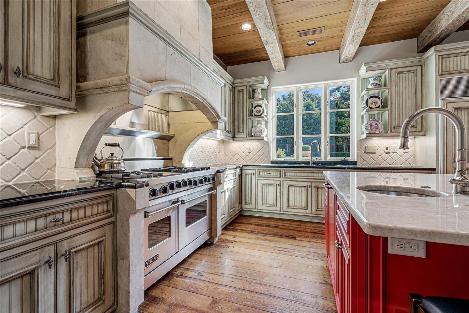202 CLOISTER GREEN LN