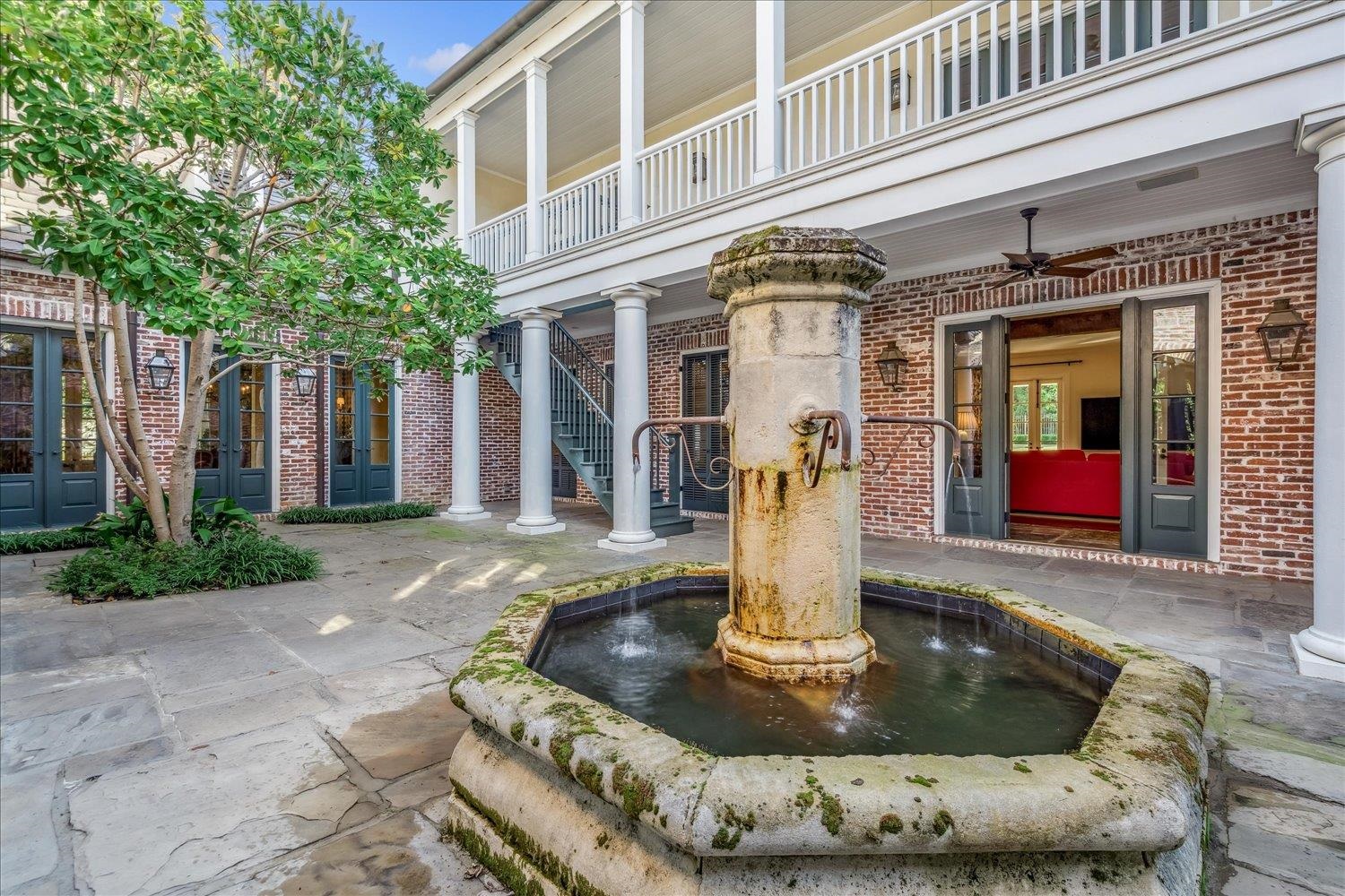 202 CLOISTER GREEN LN