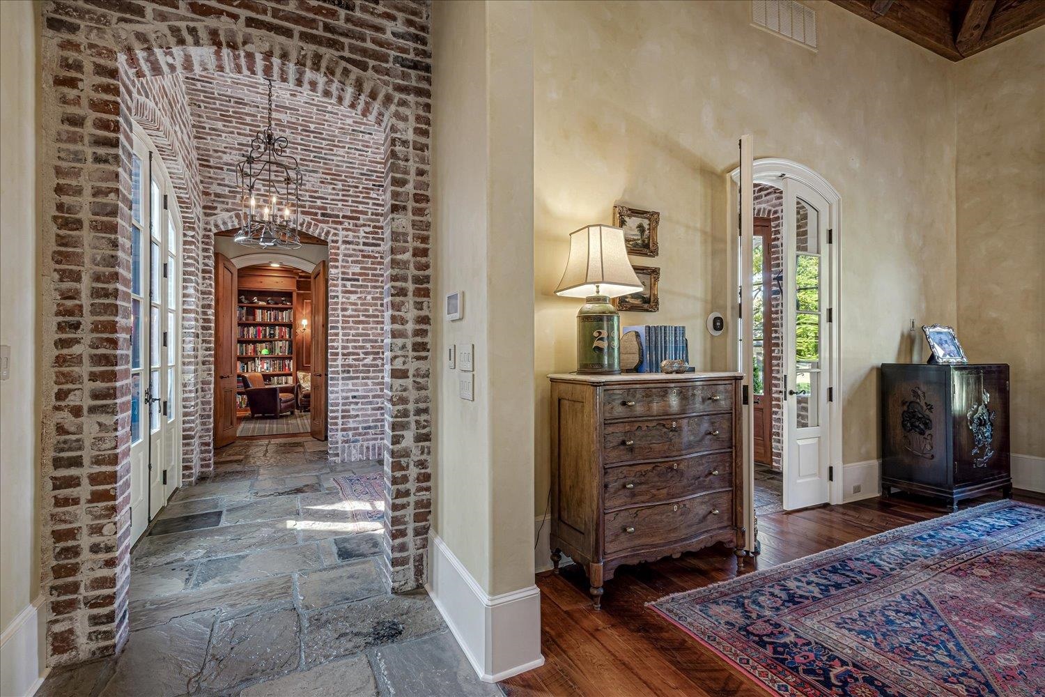 202 CLOISTER GREEN LN