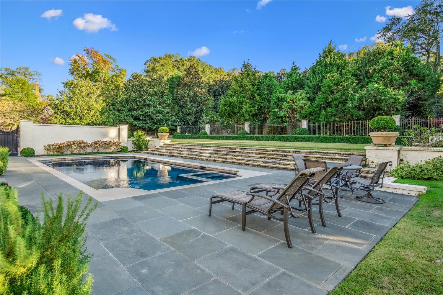 202 CLOISTER GREEN LN