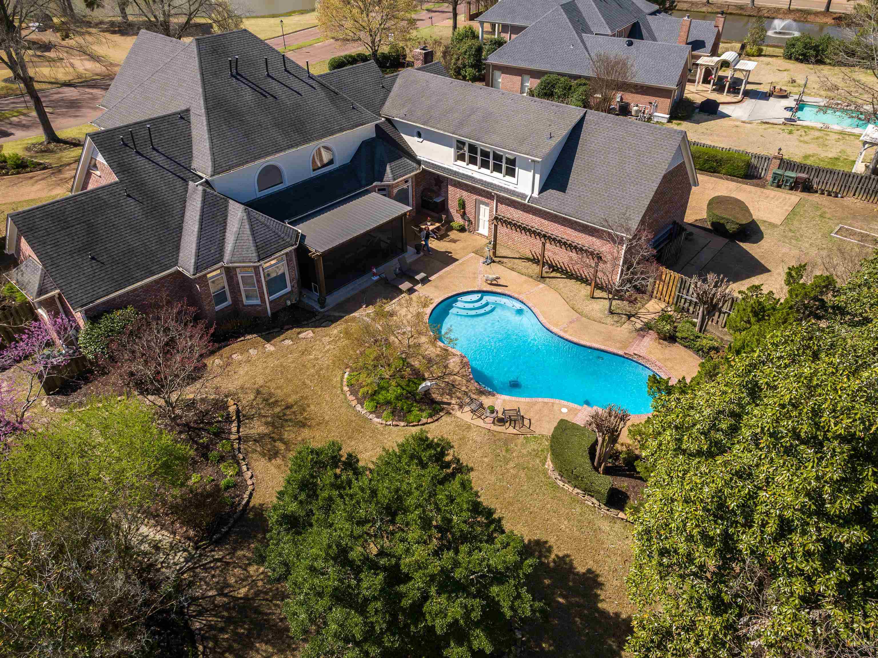 2410 HALLE PKY
