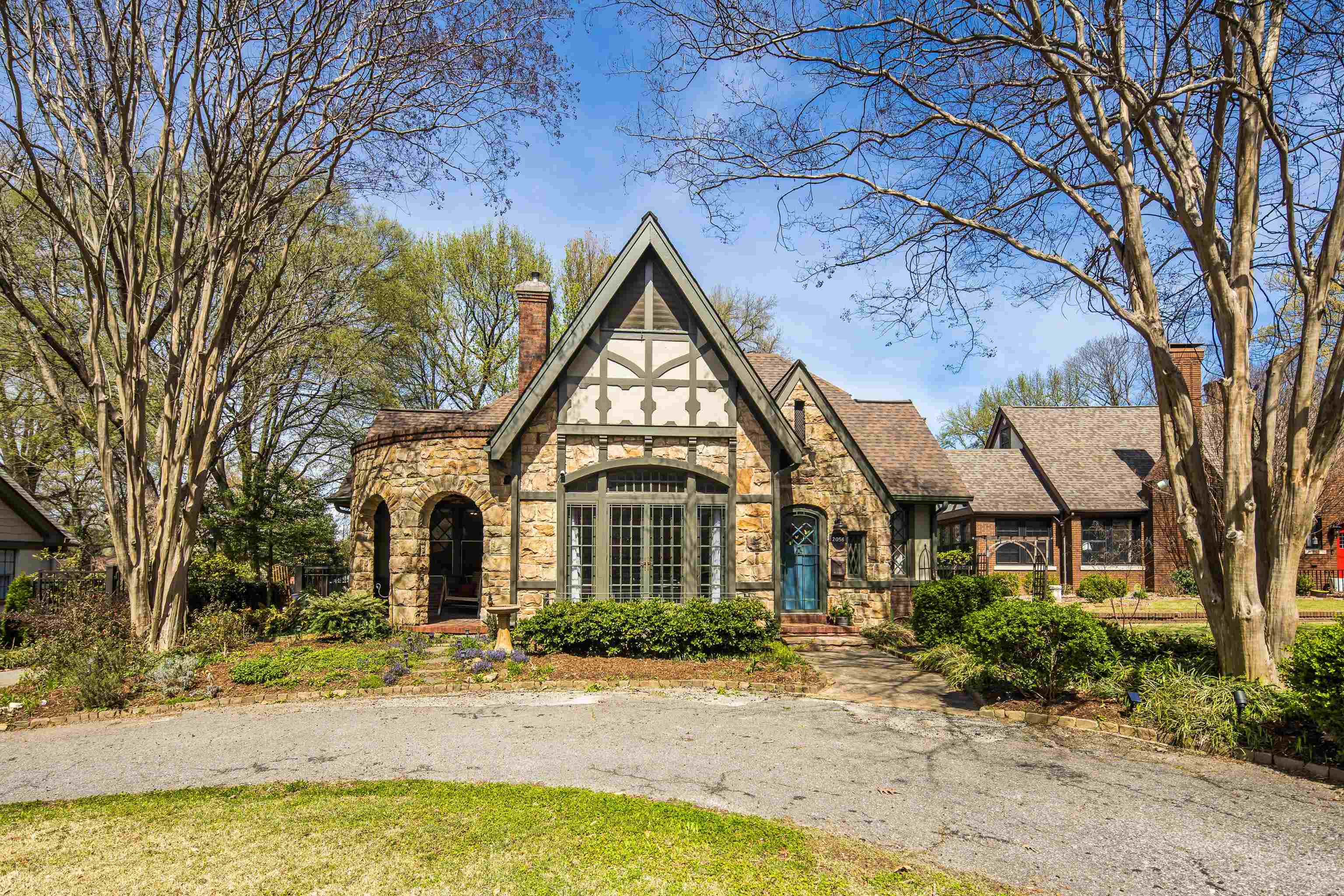 2056 HALLWOOD DR
