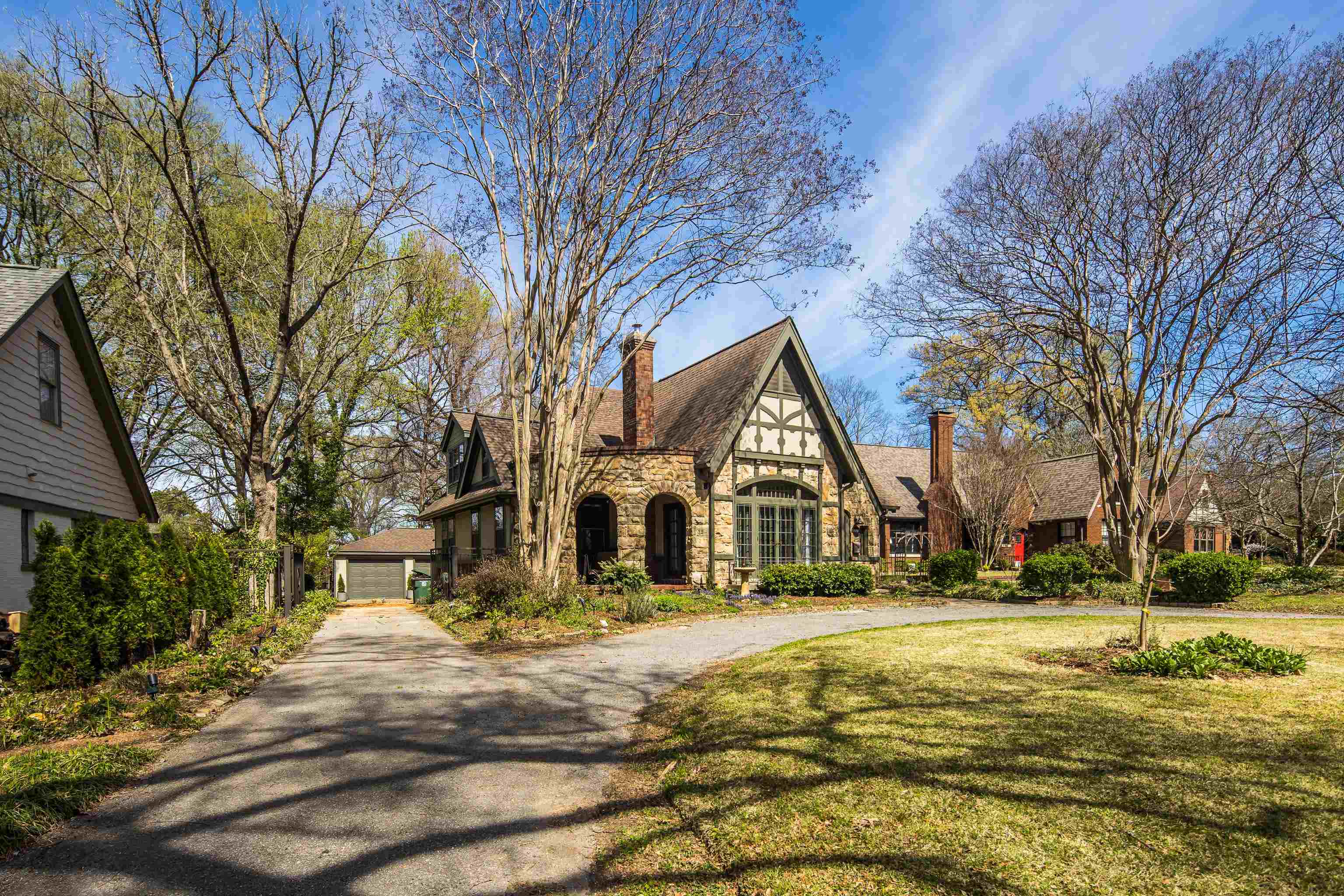 2056 HALLWOOD DR