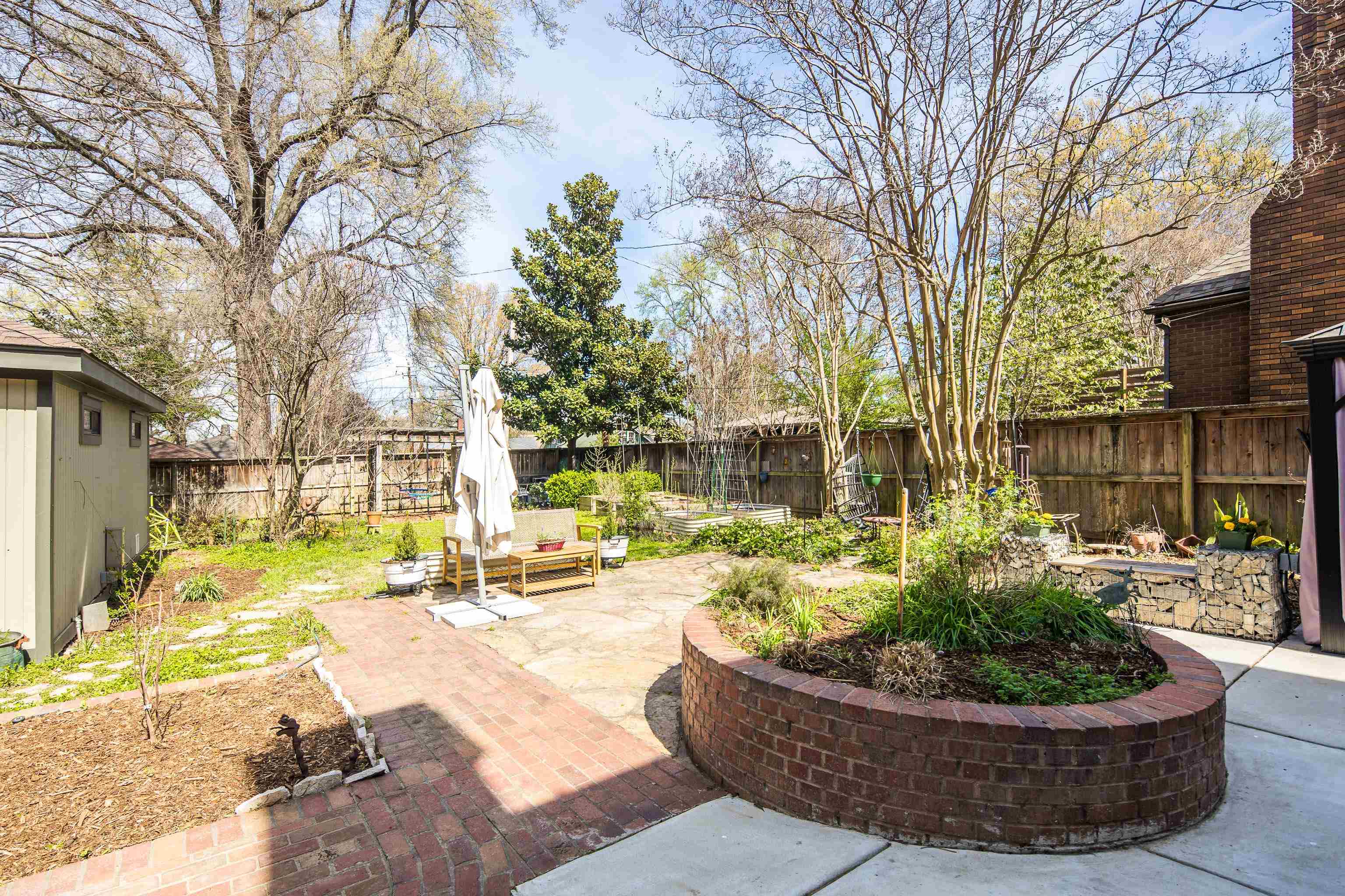 2056 HALLWOOD DR