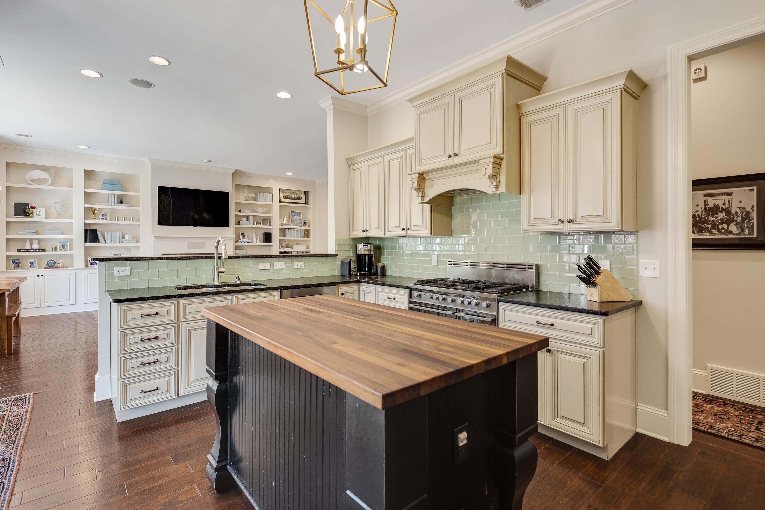 439 CHERRY HALL PL