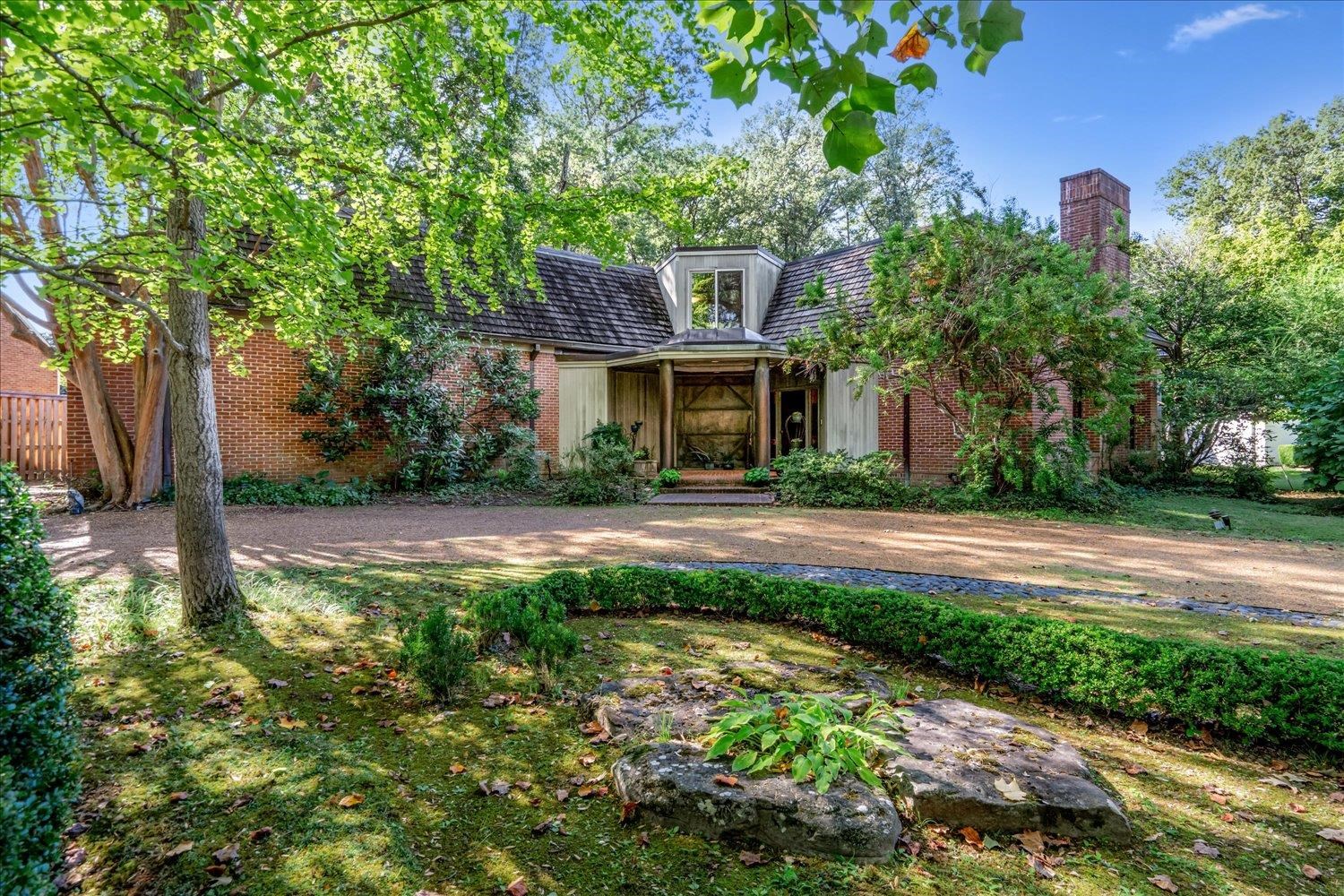 311 E CHERRY CIR