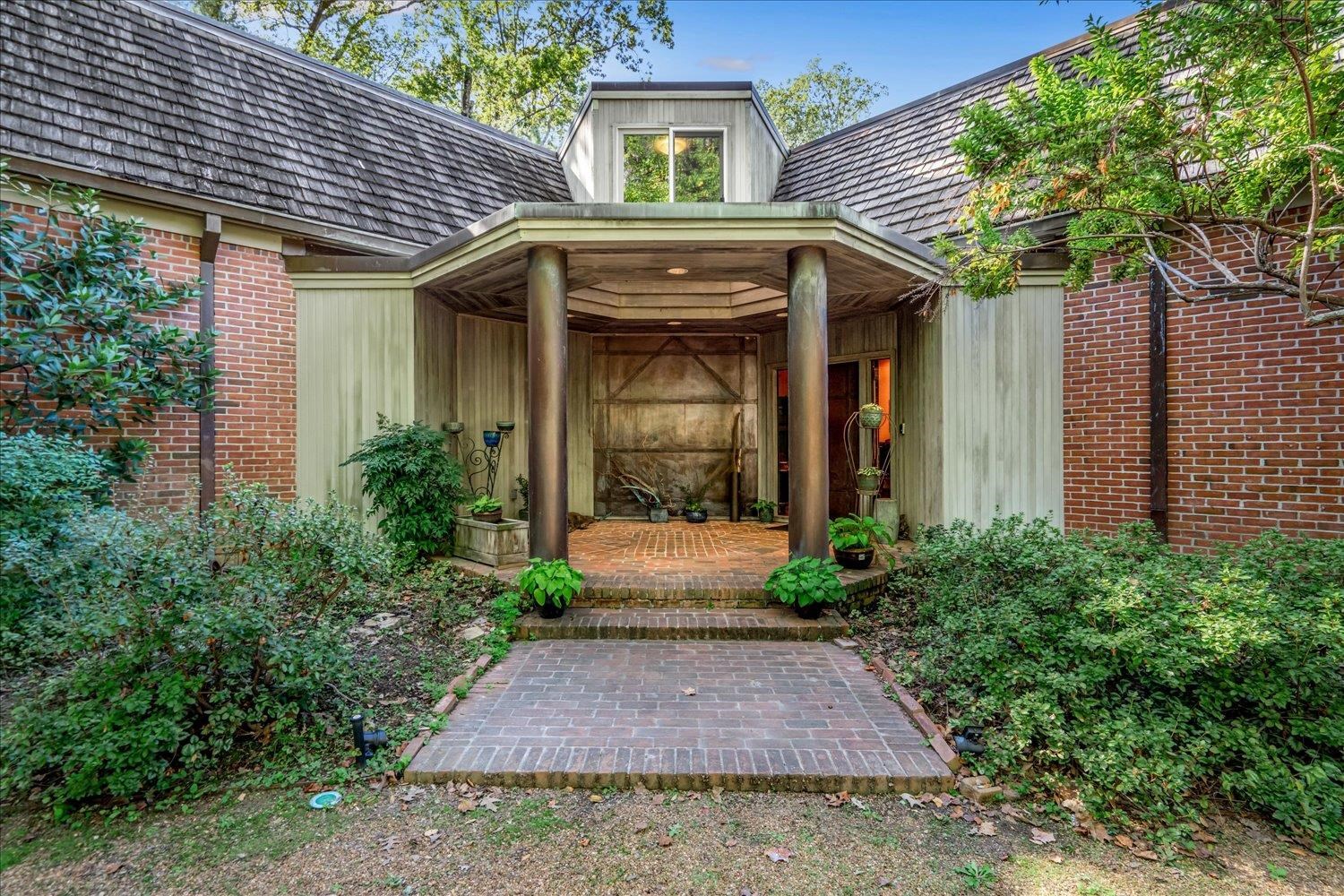 311 E CHERRY CIR