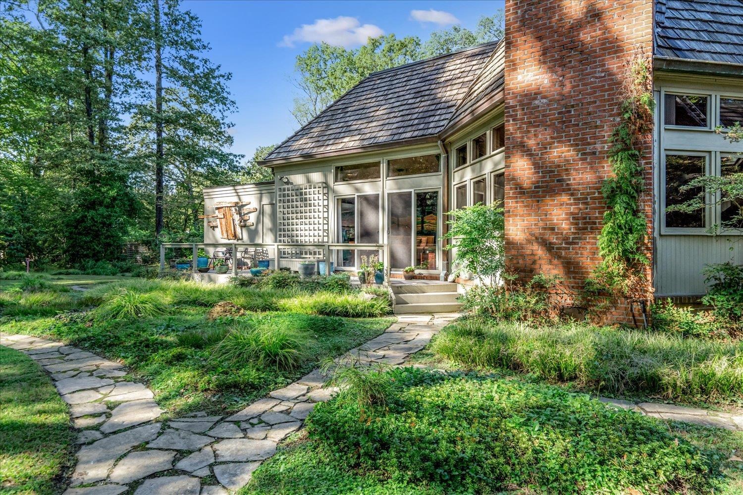 311 E CHERRY CIR