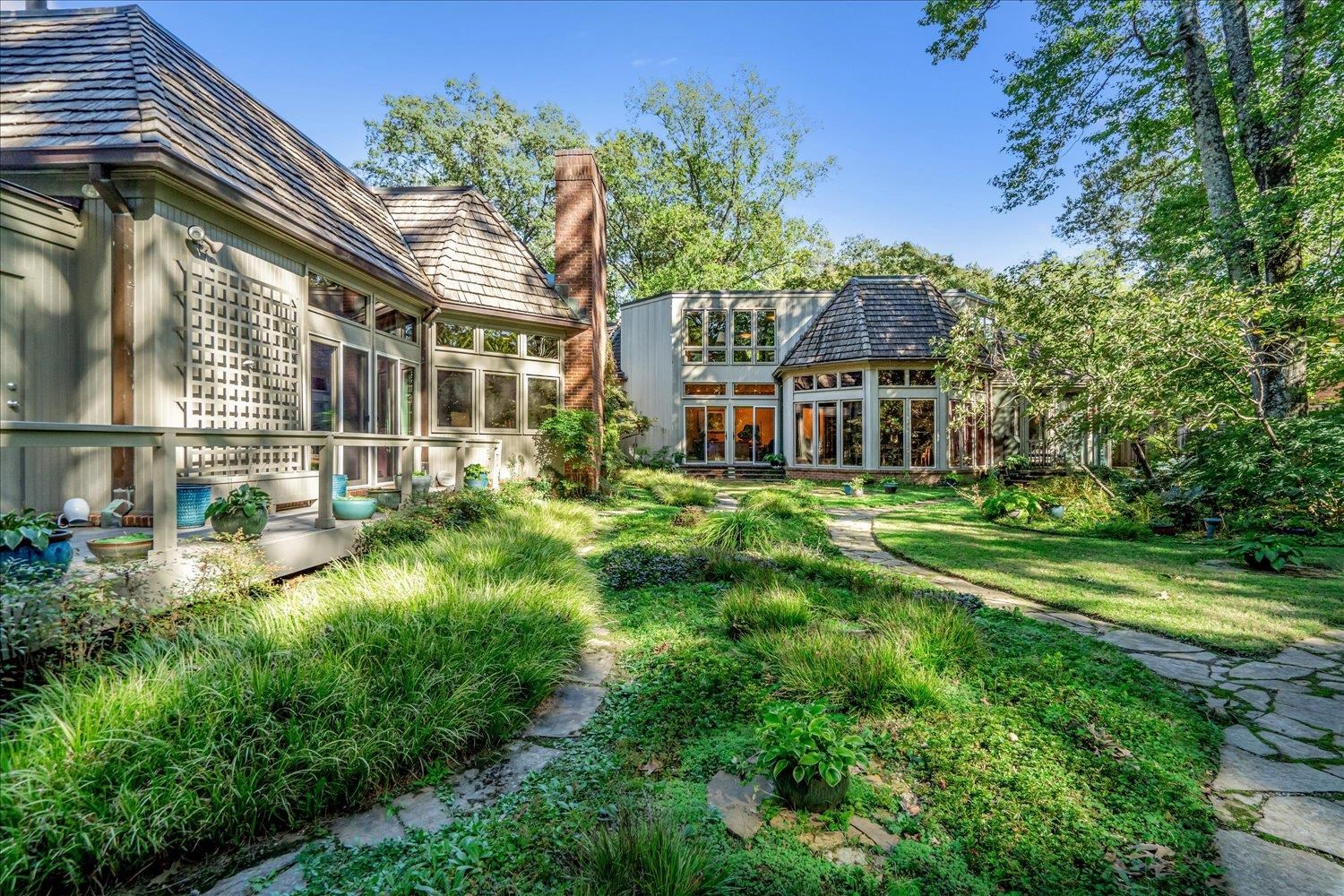 311 E CHERRY CIR
