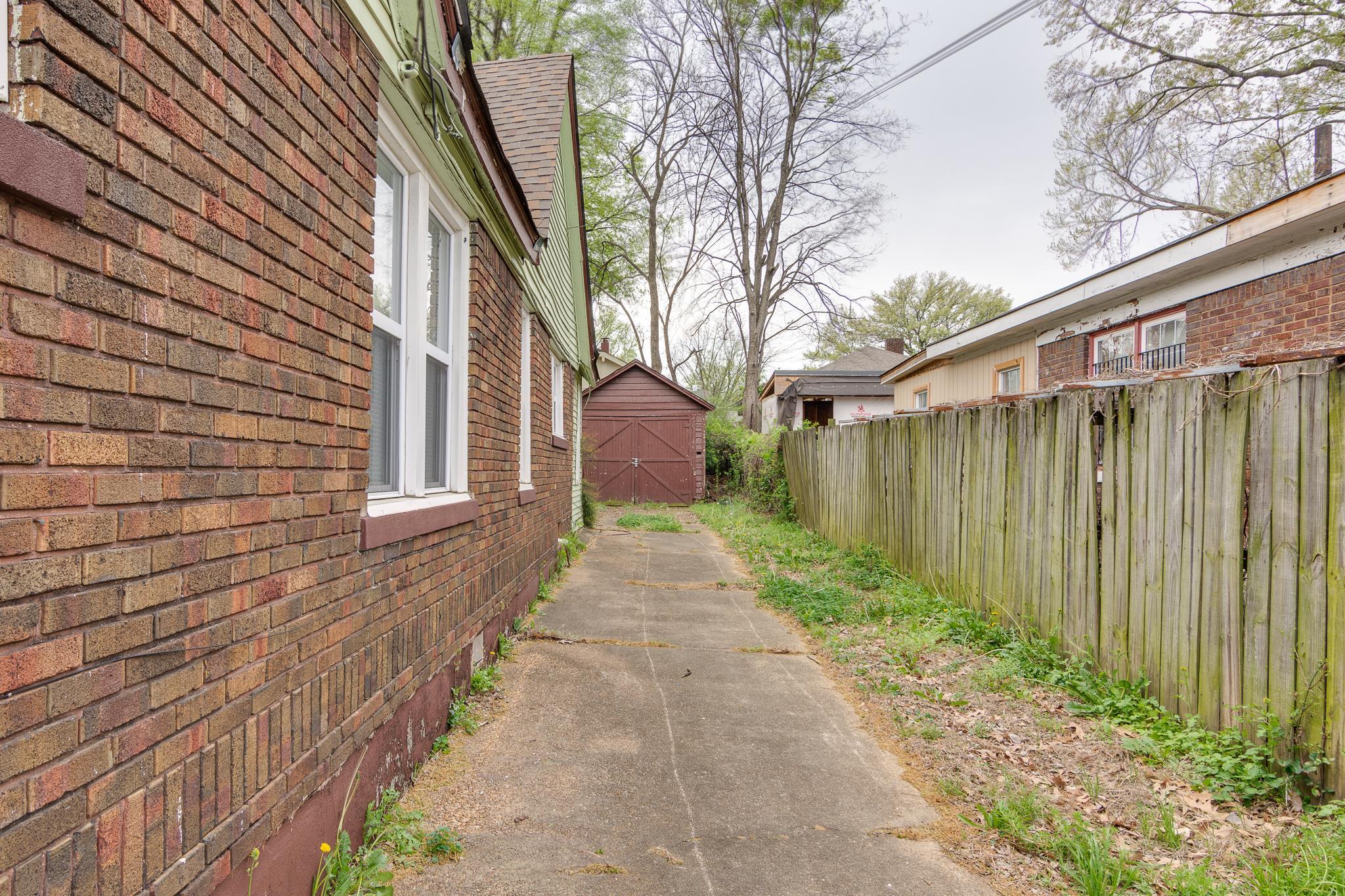 2405 FOREST AVE