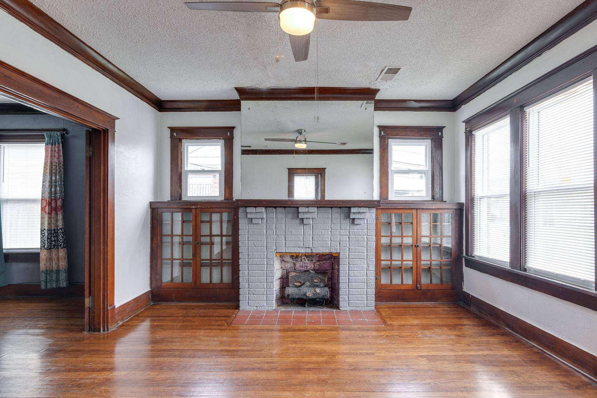 2405 FOREST AVE