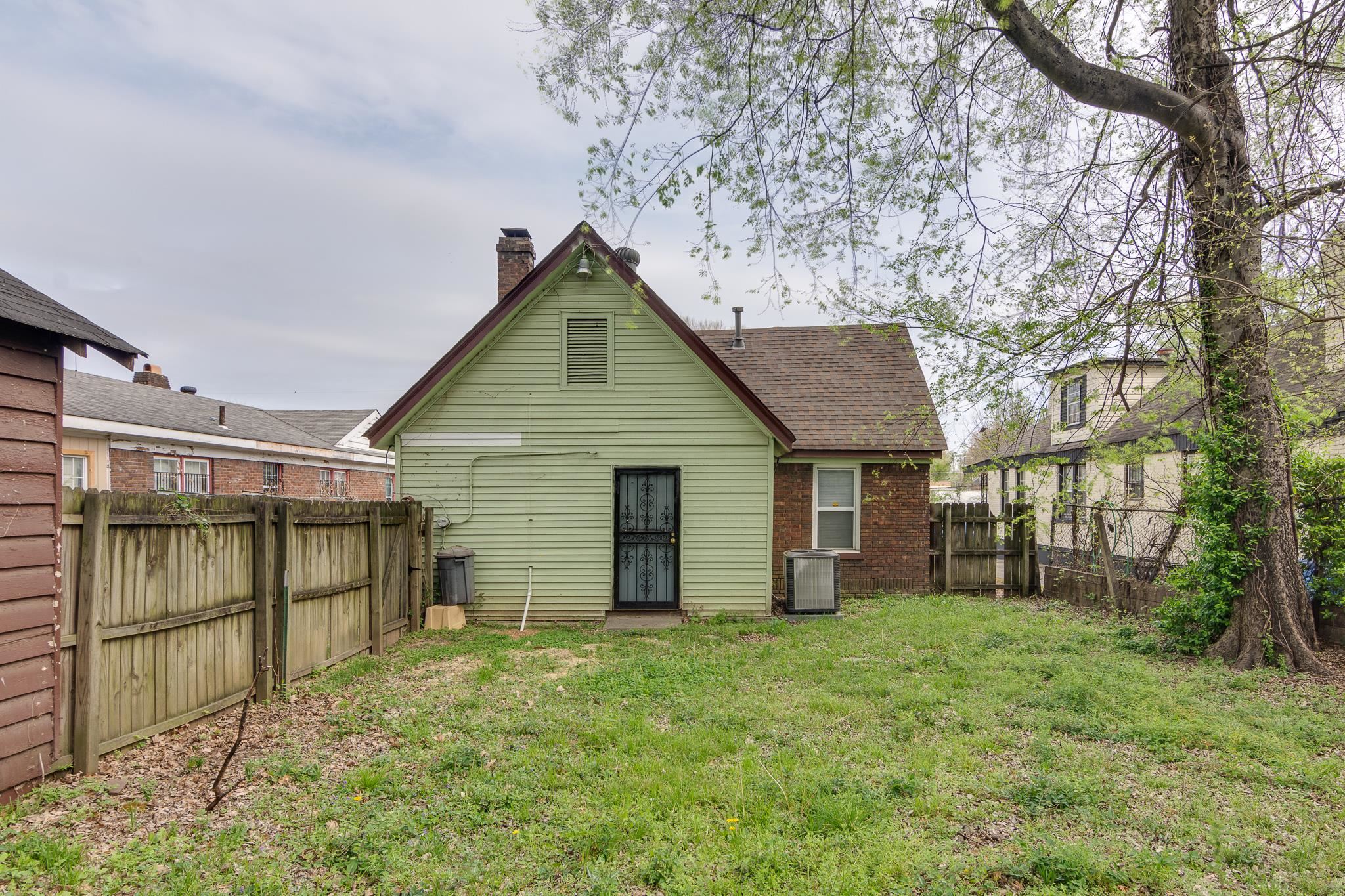 2405 FOREST AVE