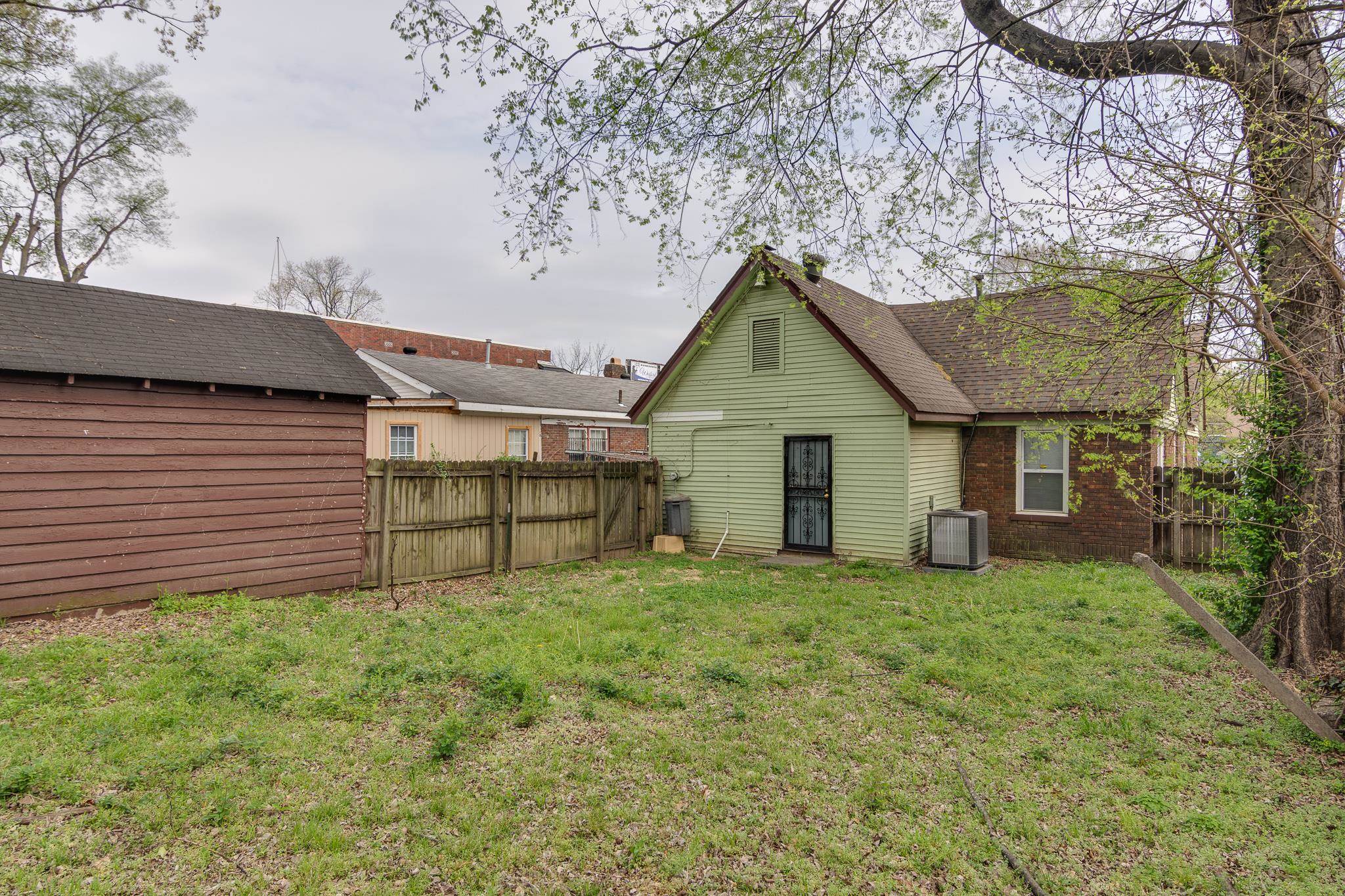 2405 FOREST AVE
