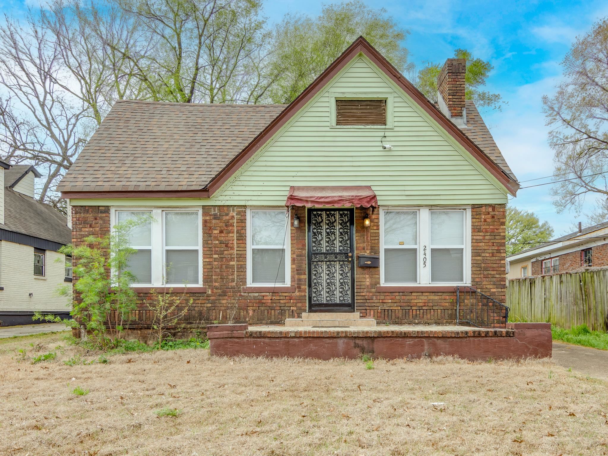 2405 FOREST AVE
