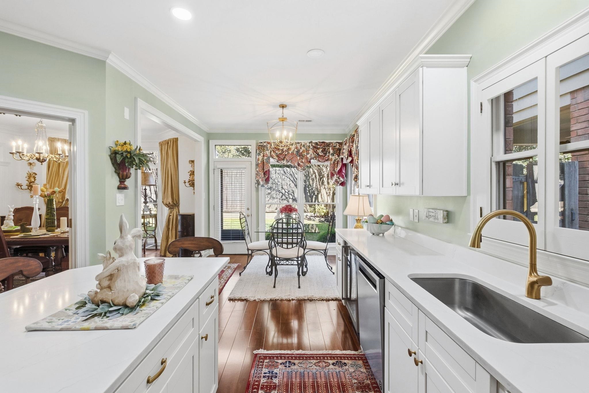 536 E LEXINGTON PARK CIR