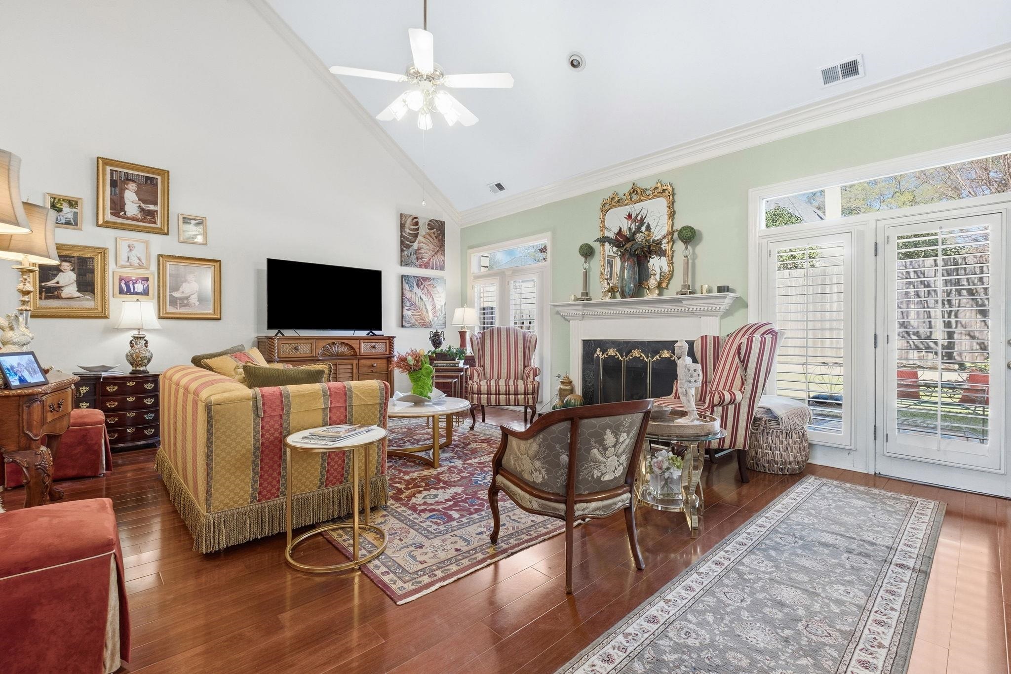 536 E LEXINGTON PARK CIR