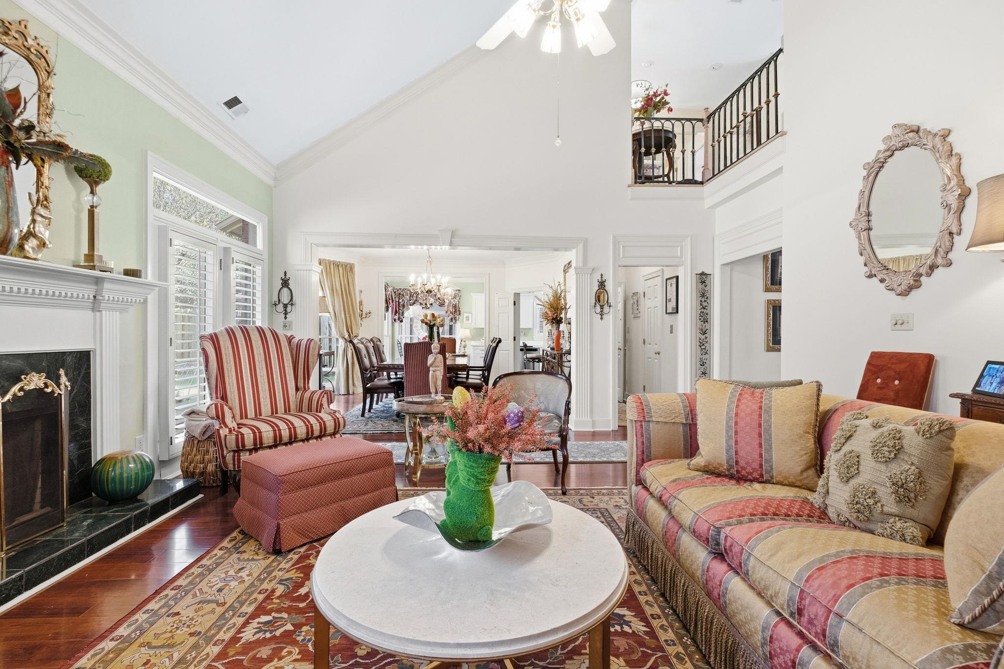 536 E LEXINGTON PARK CIR