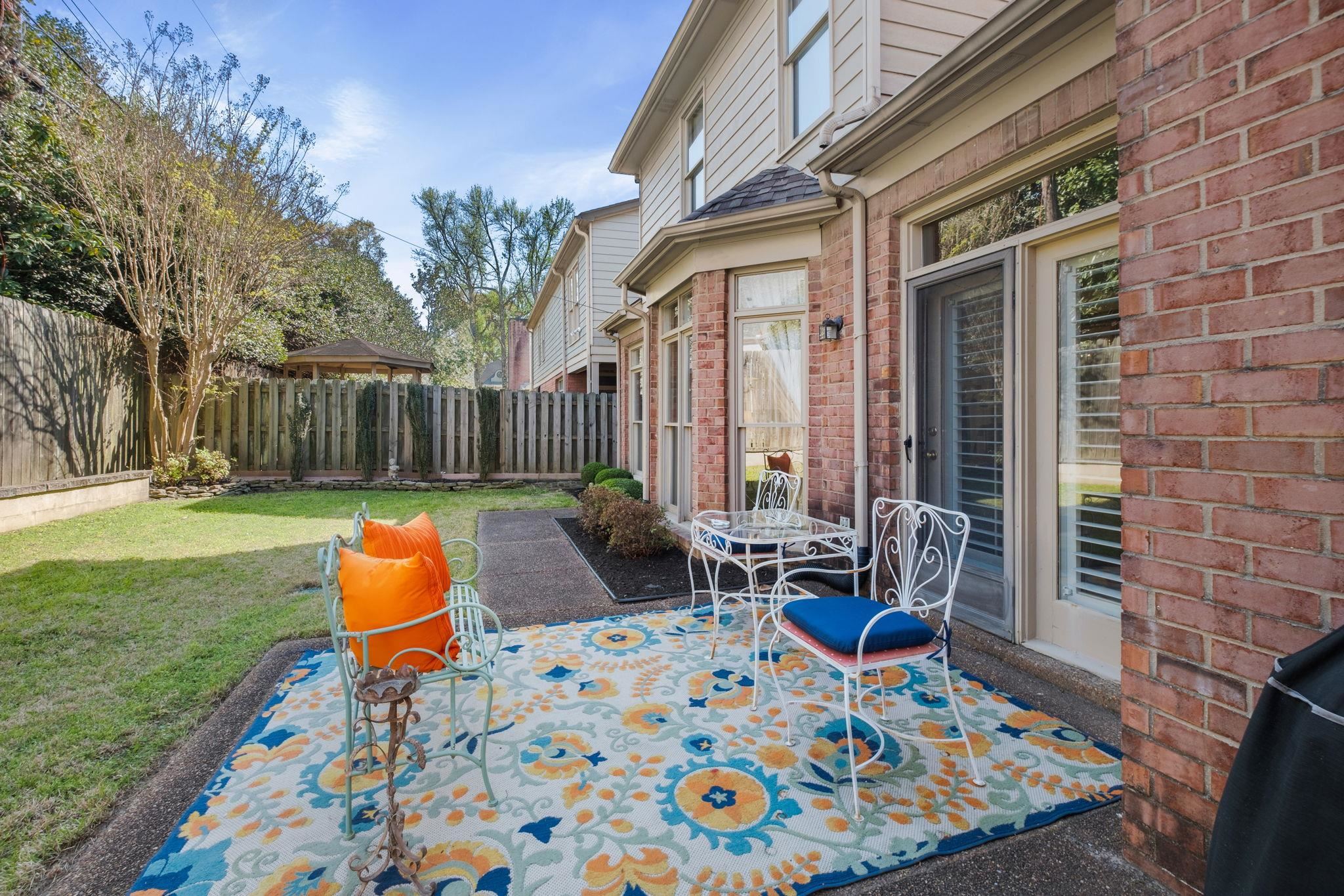 536 E LEXINGTON PARK CIR