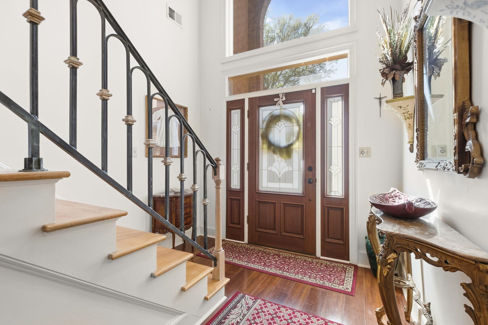 536 E LEXINGTON PARK CIR