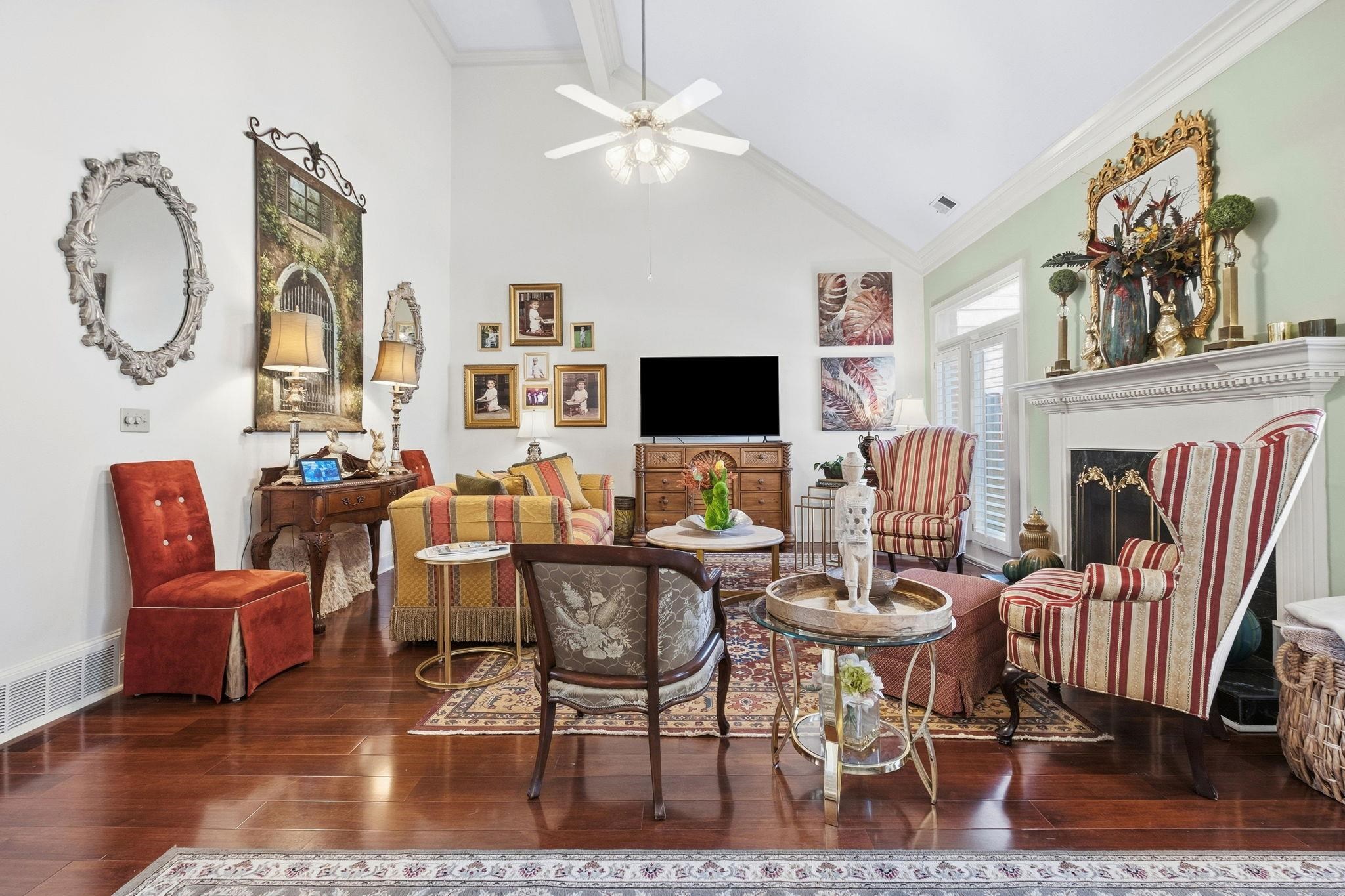 536 E LEXINGTON PARK CIR