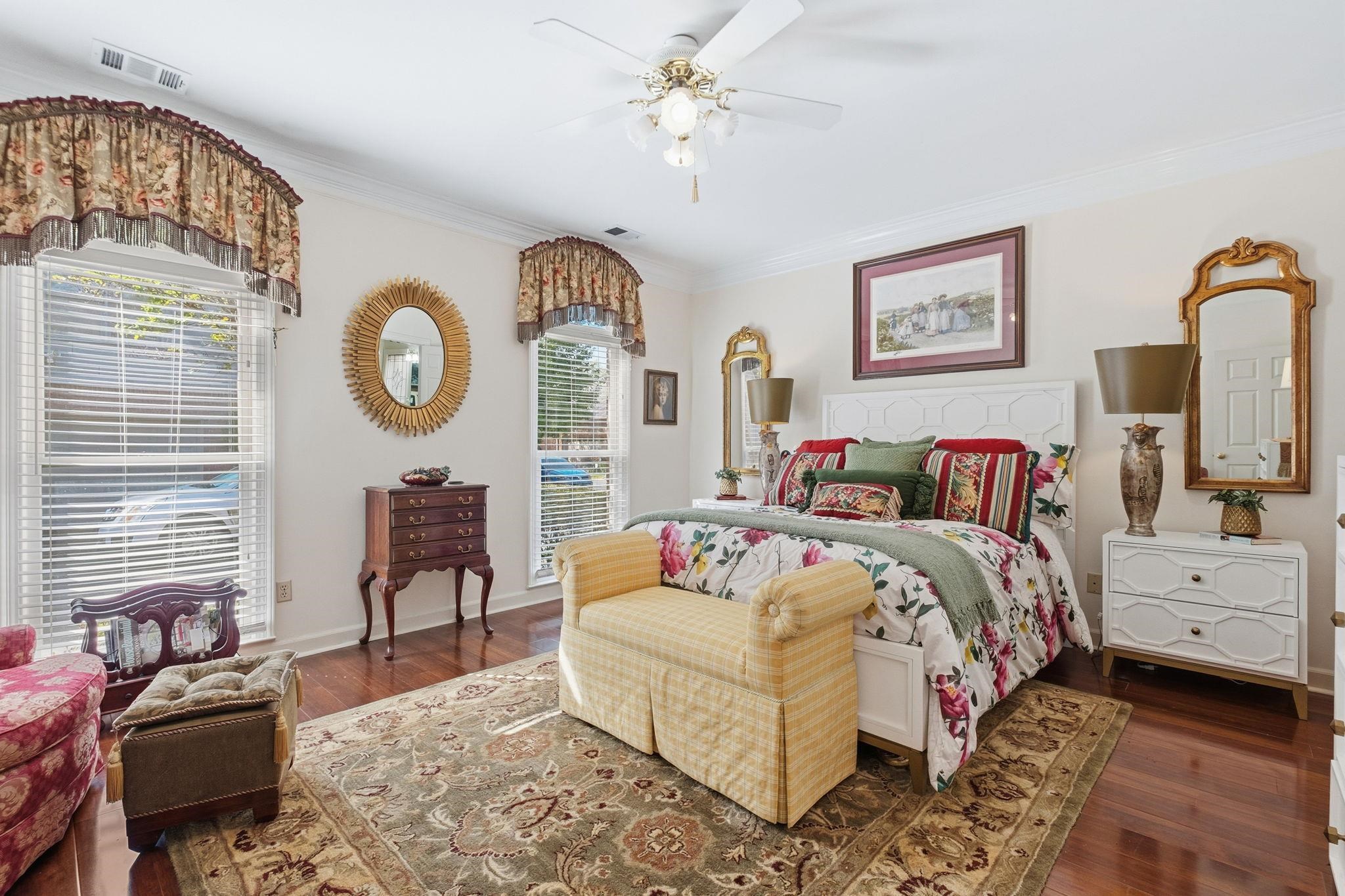 536 E LEXINGTON PARK CIR