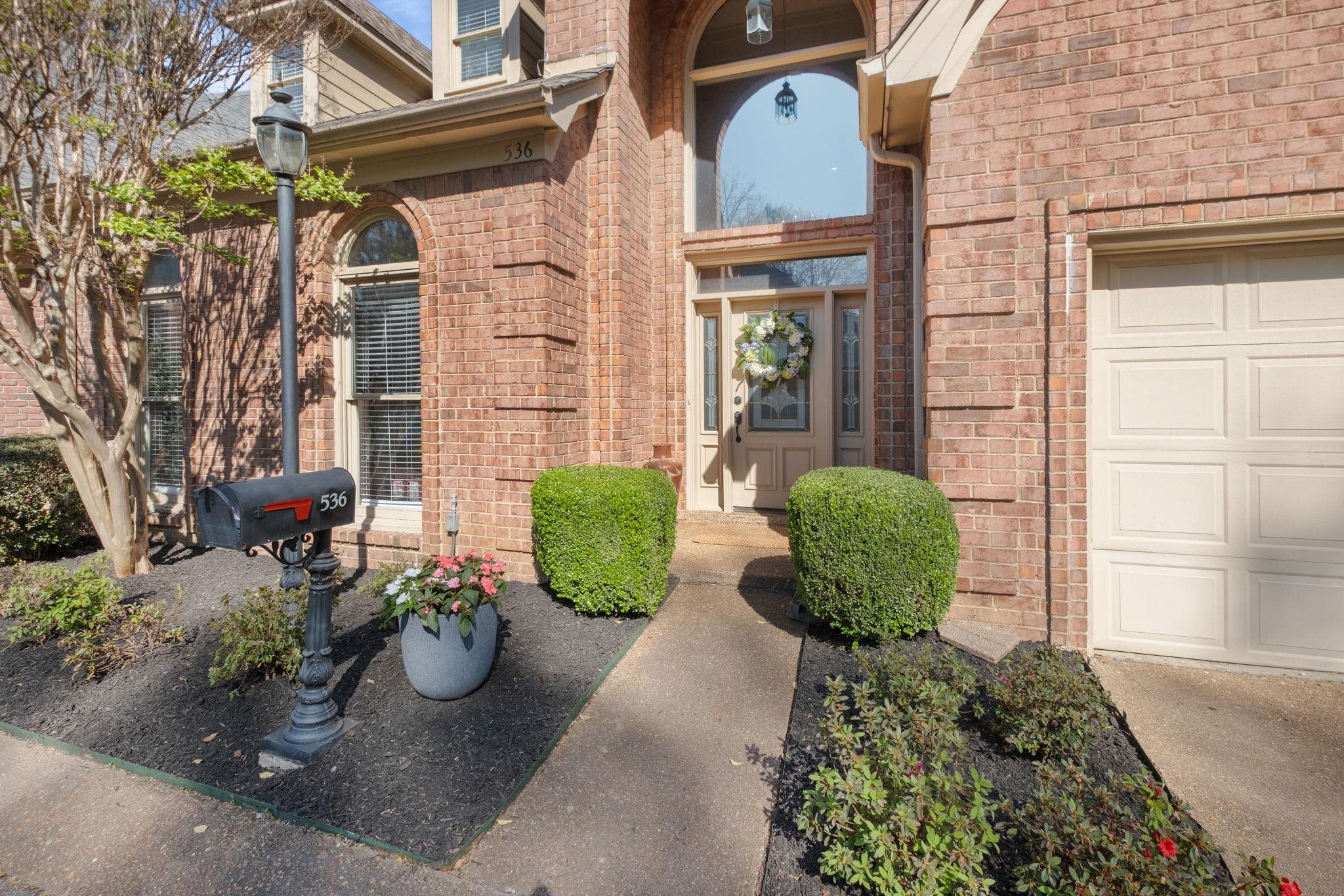 536 E LEXINGTON PARK CIR