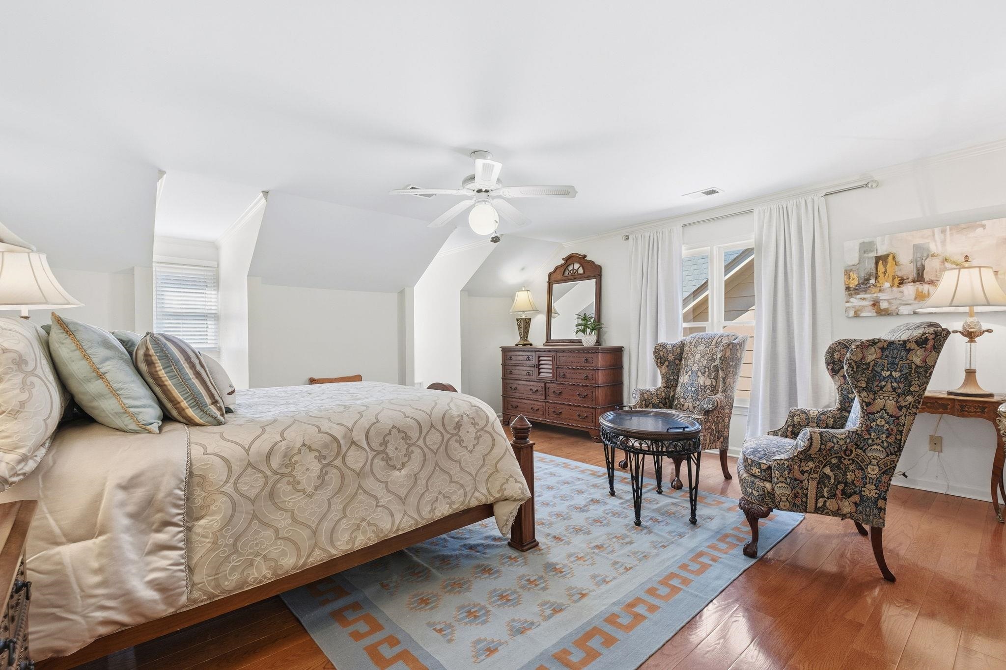 536 E LEXINGTON PARK CIR