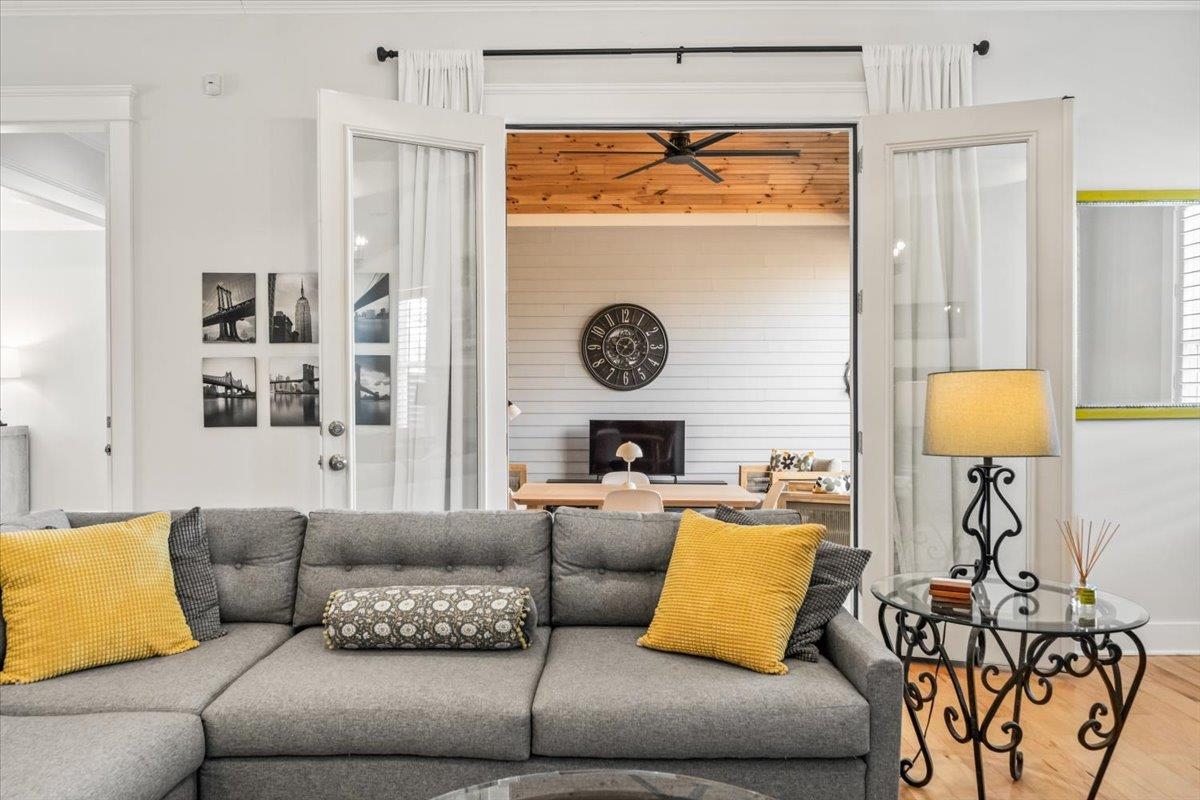 421 CATAWBA VALLEY DR