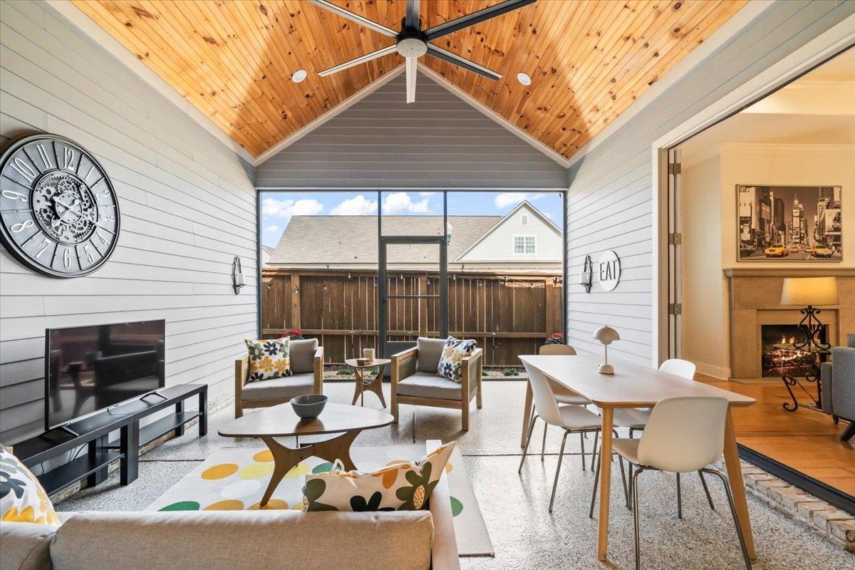 421 CATAWBA VALLEY DR