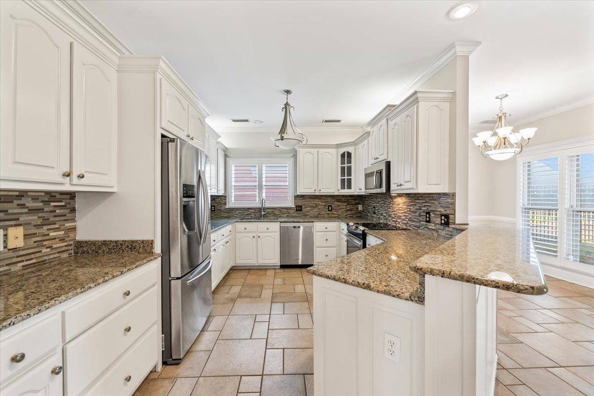 937 N WARWICK OAKS LN N