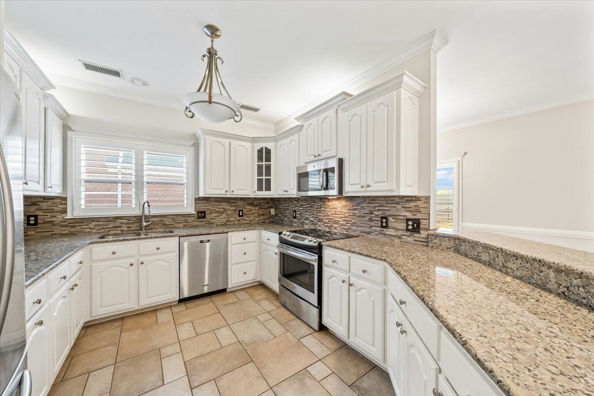 937 N WARWICK OAKS LN N