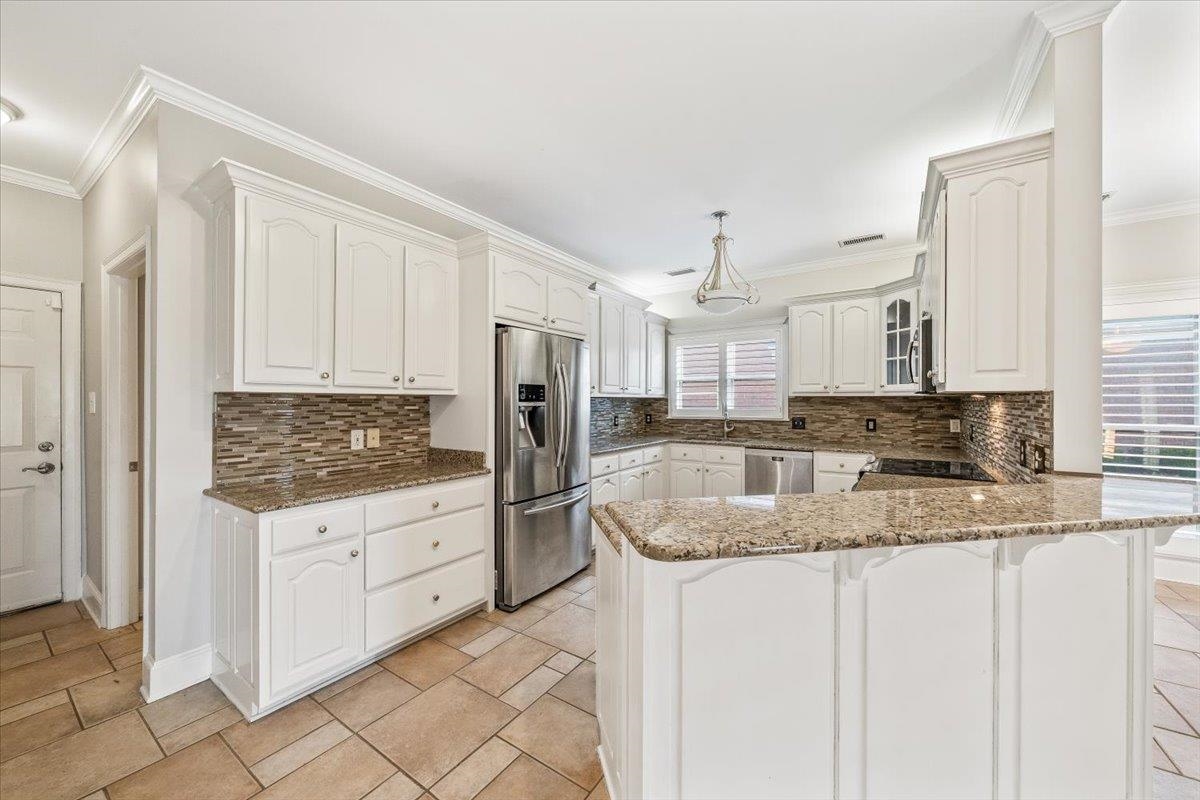 937 N WARWICK OAKS LN N