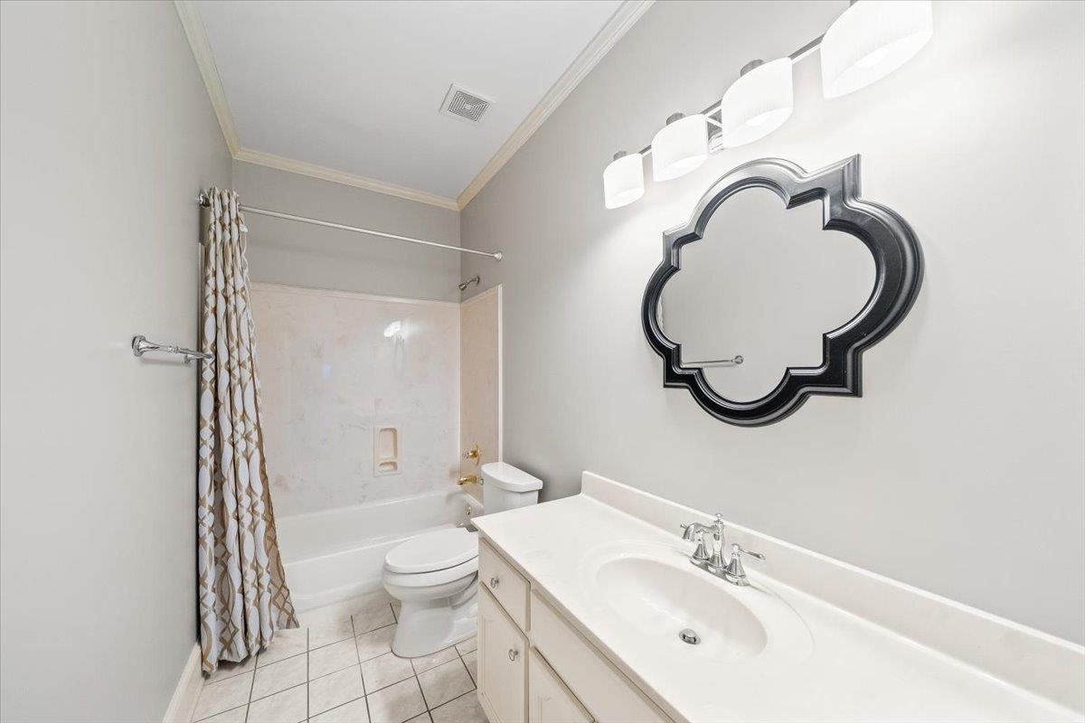 937 N WARWICK OAKS LN N