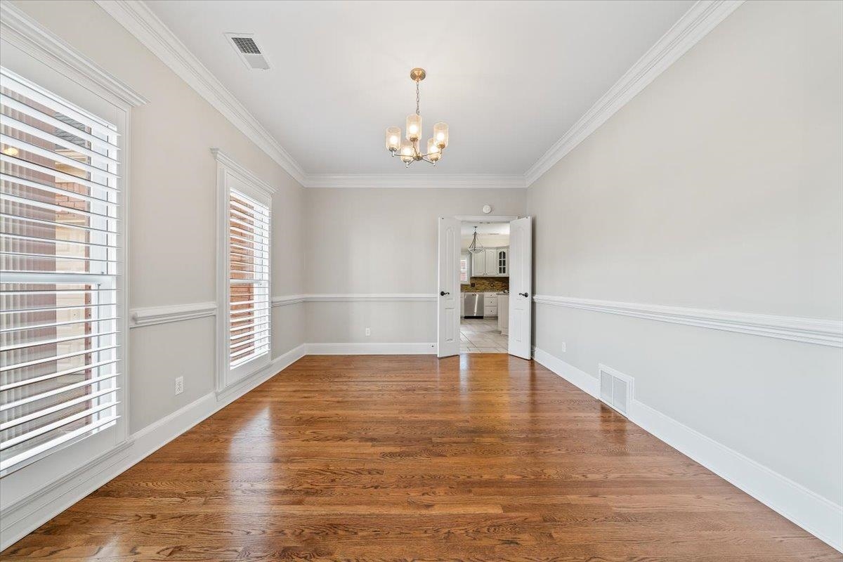 937 N WARWICK OAKS LN N