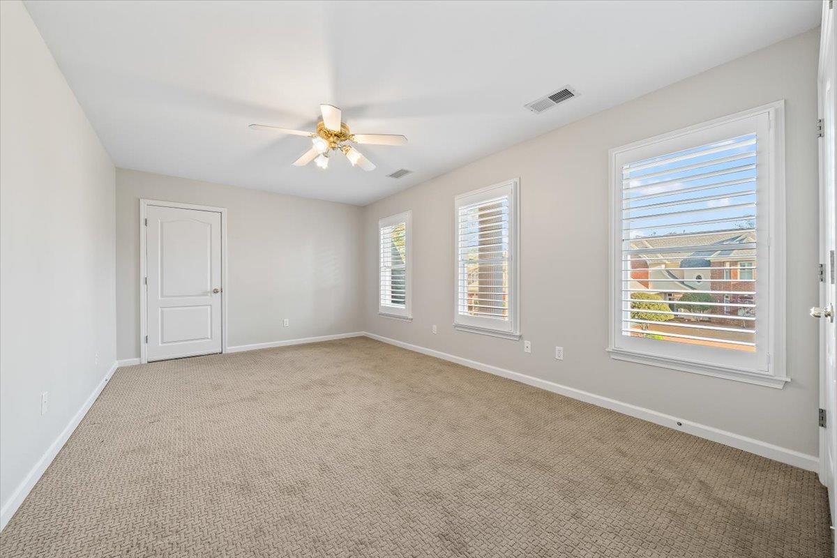 937 N WARWICK OAKS LN N