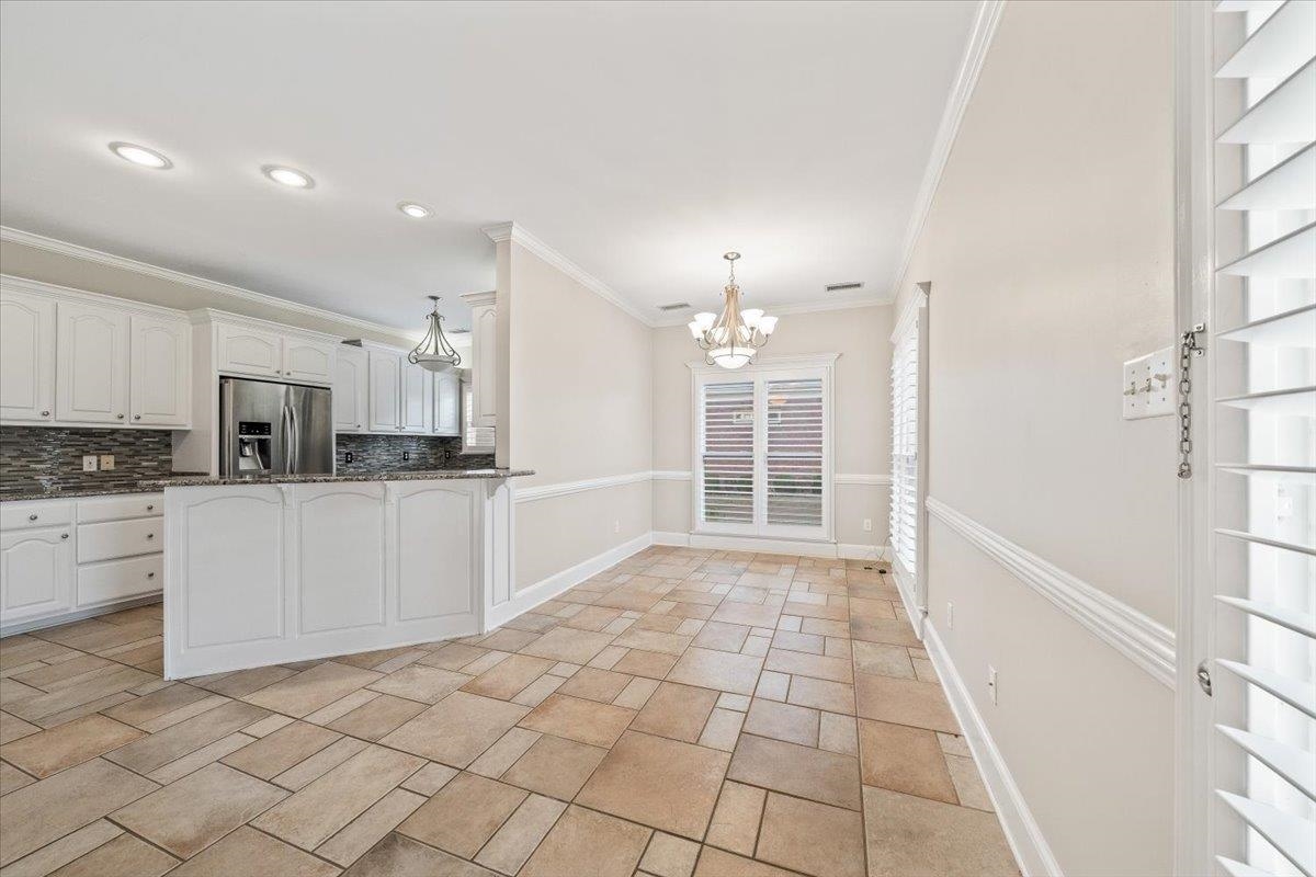 937 N WARWICK OAKS LN N