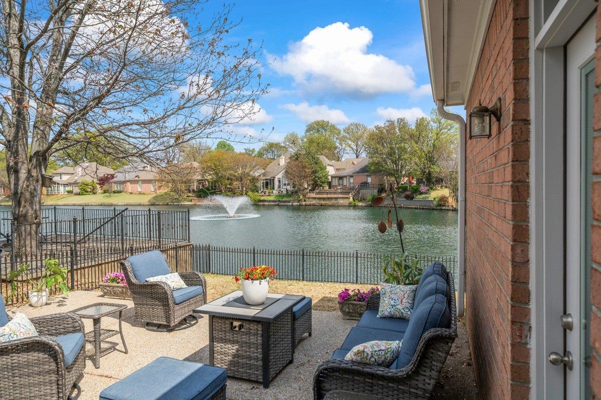 1022 BOATHOOK LN